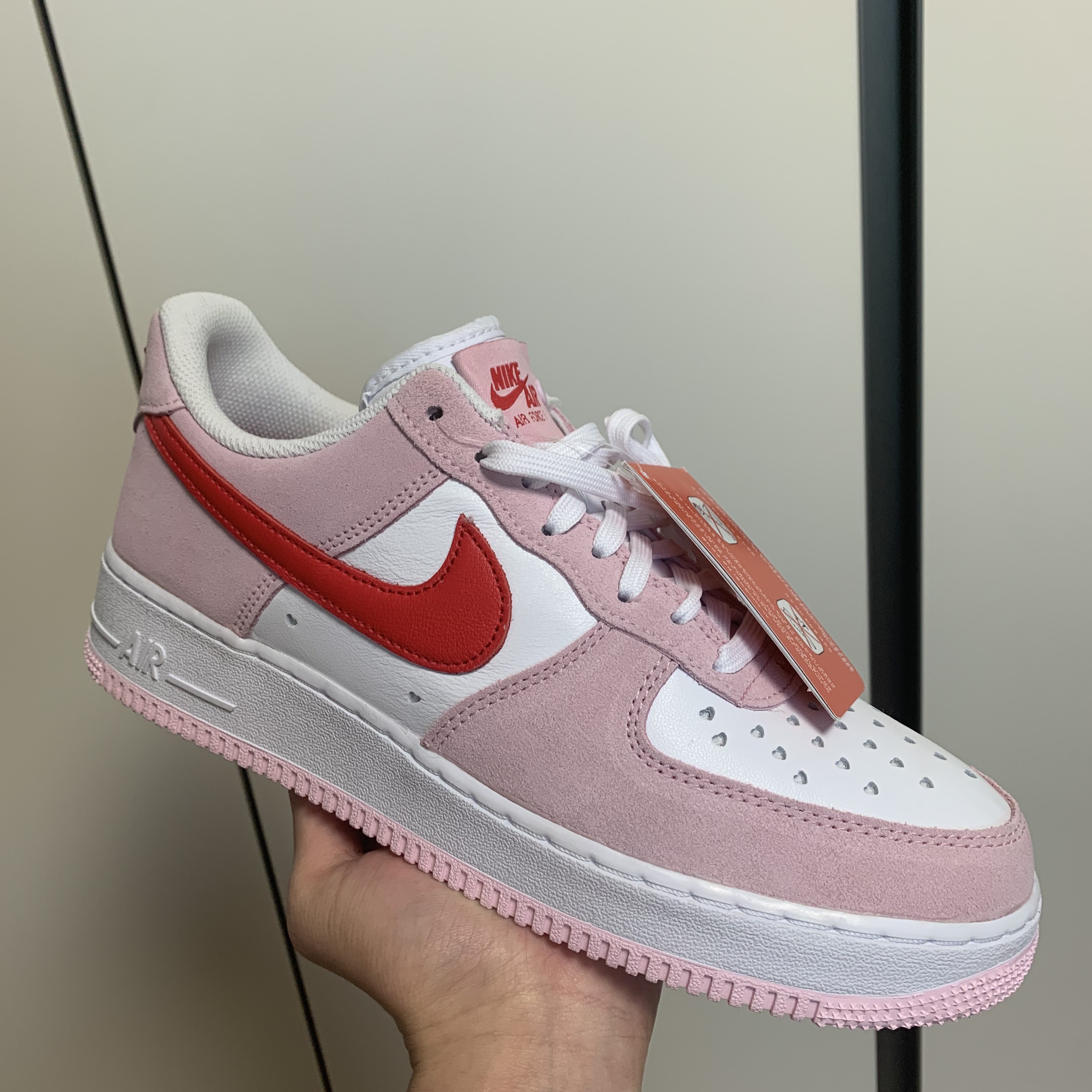 Nike Air Force 1 '07 QS Valentine's Day 착용 스타일