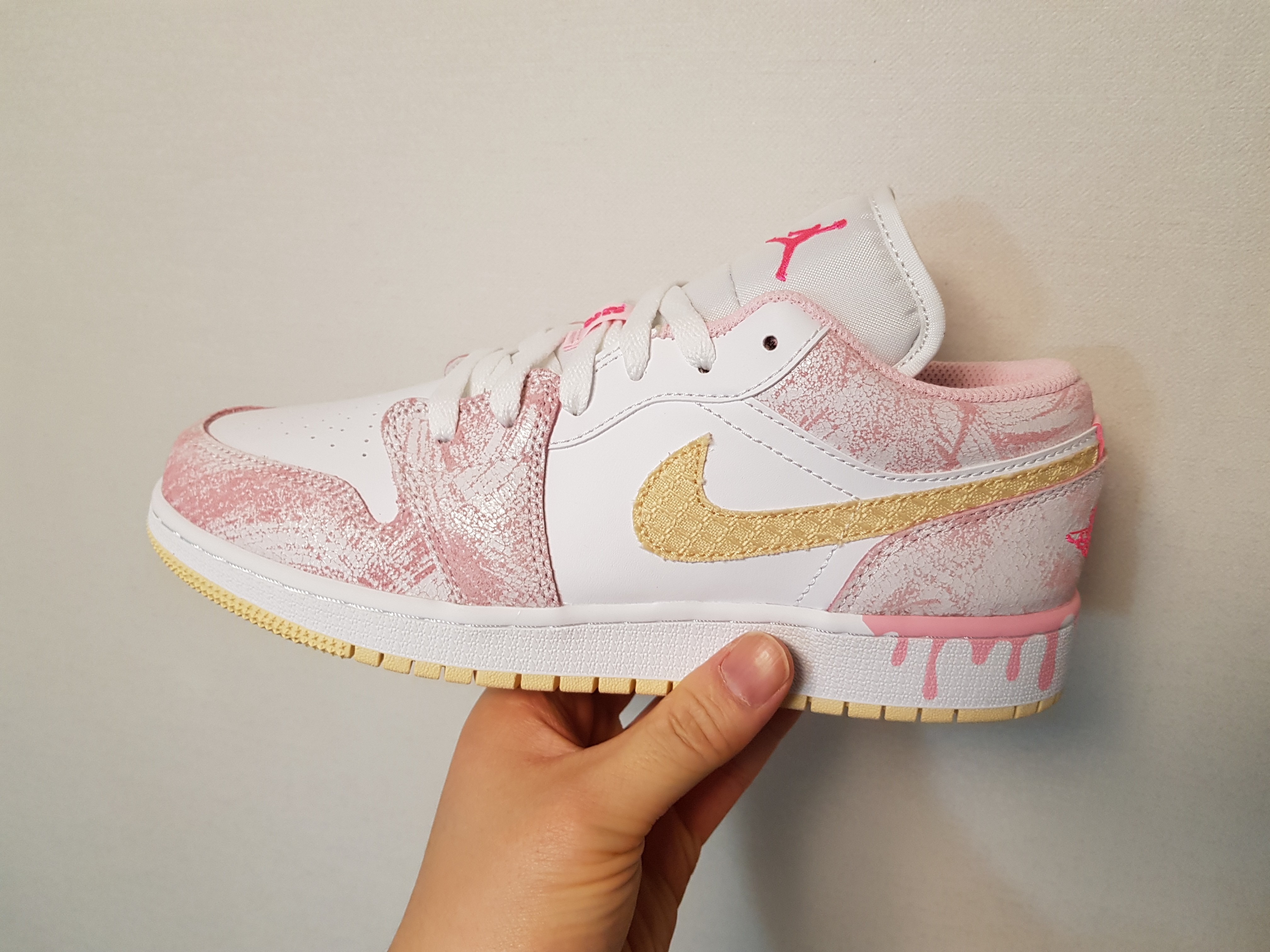 (GS) Jordan 1 Low SE Pale Vanilla 착용 스타일 - 1