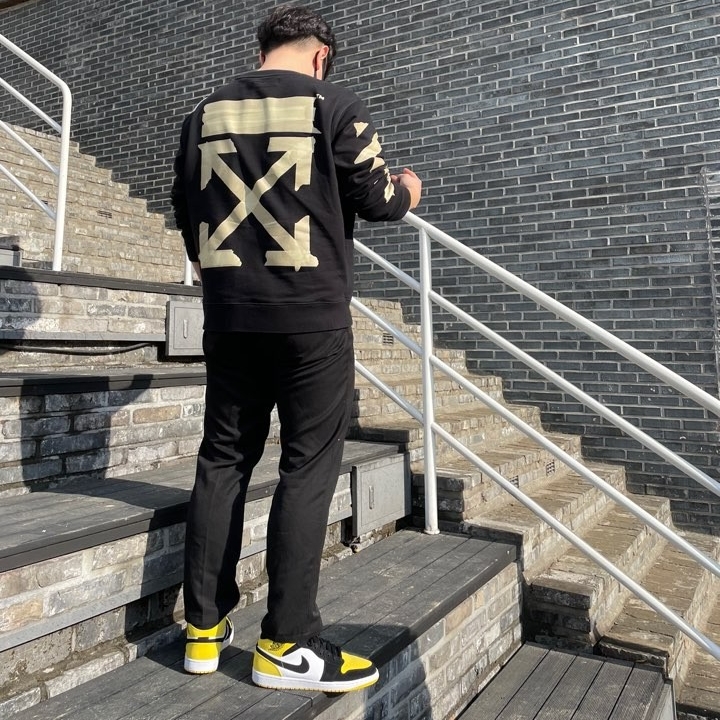 Jordan 1 Mid Yellow Toe Black 착용 스타일 - 1