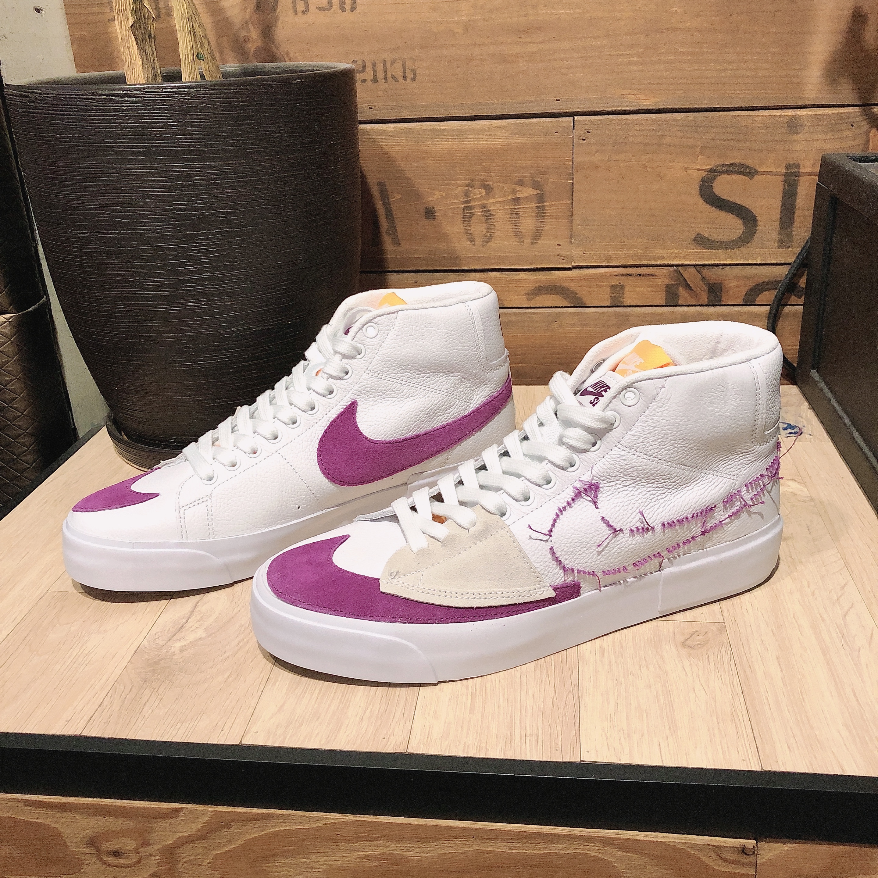 Nike SB Zoom Blazer Mid Edge White Viotech 착용 스타일 - 2