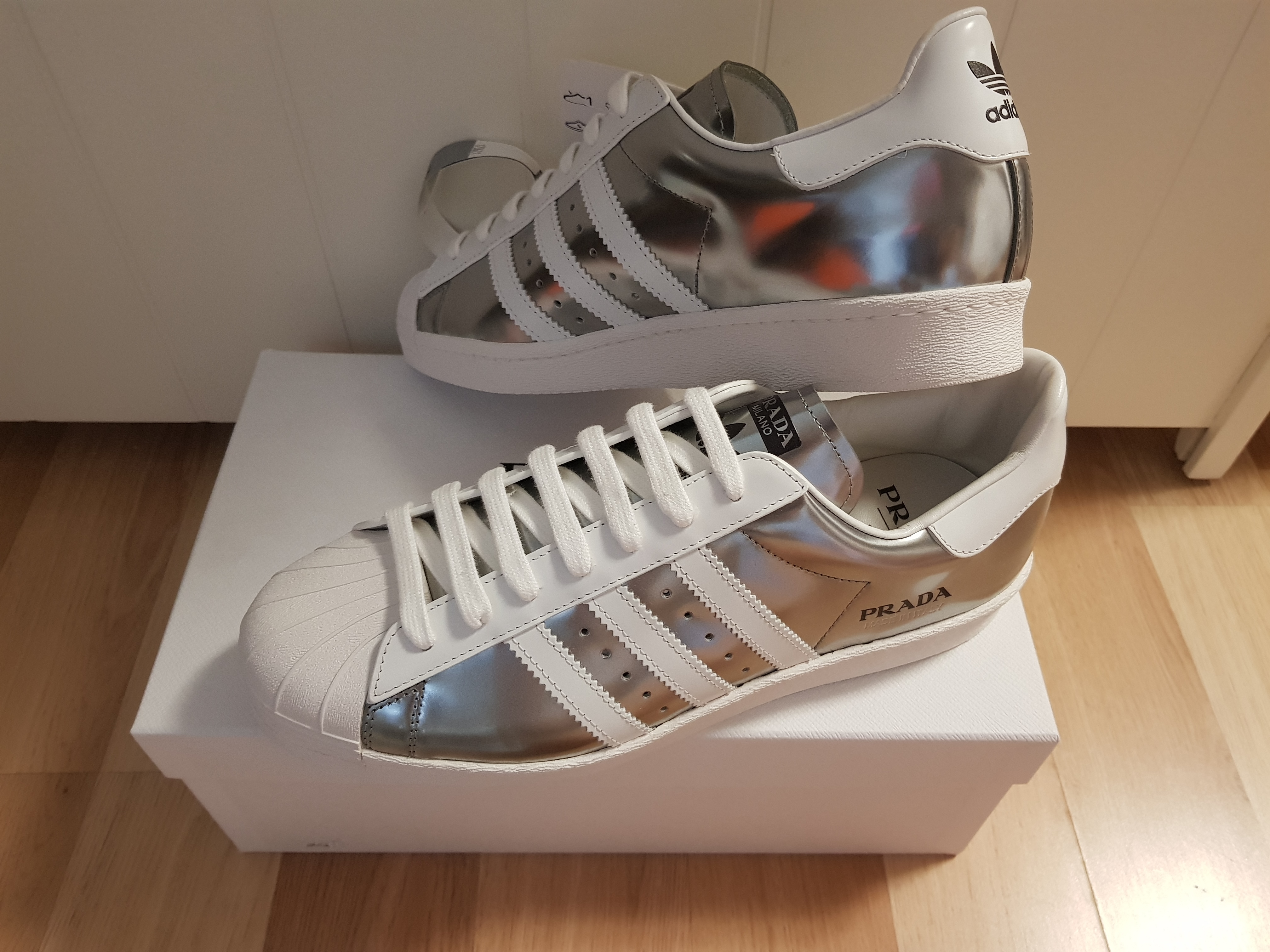 Adidas x Prada Superstar Metallic Silver 착용 스타일 - 1