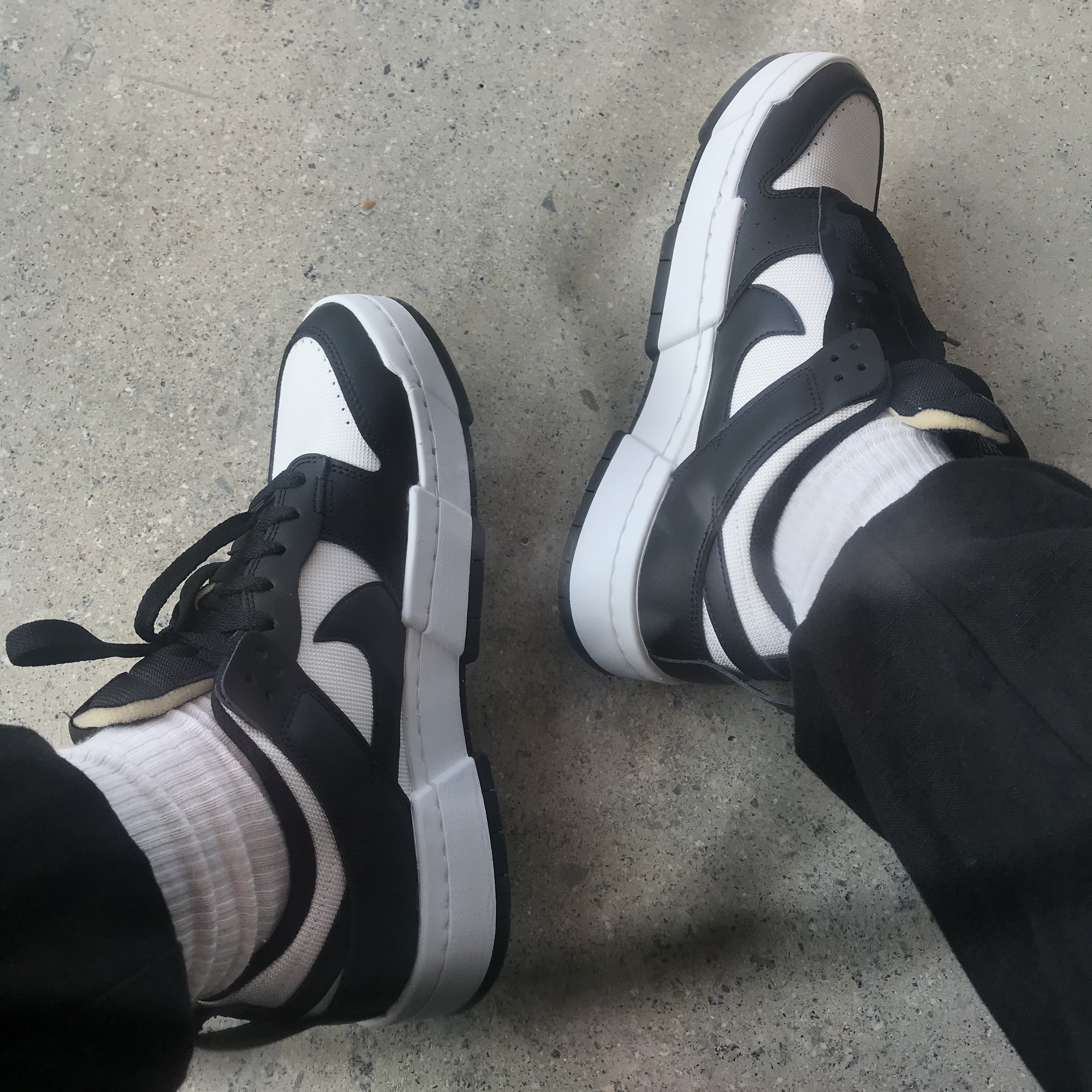 (W) Nike Dunk Low Disrupt Black White 착용 스타일 - 4