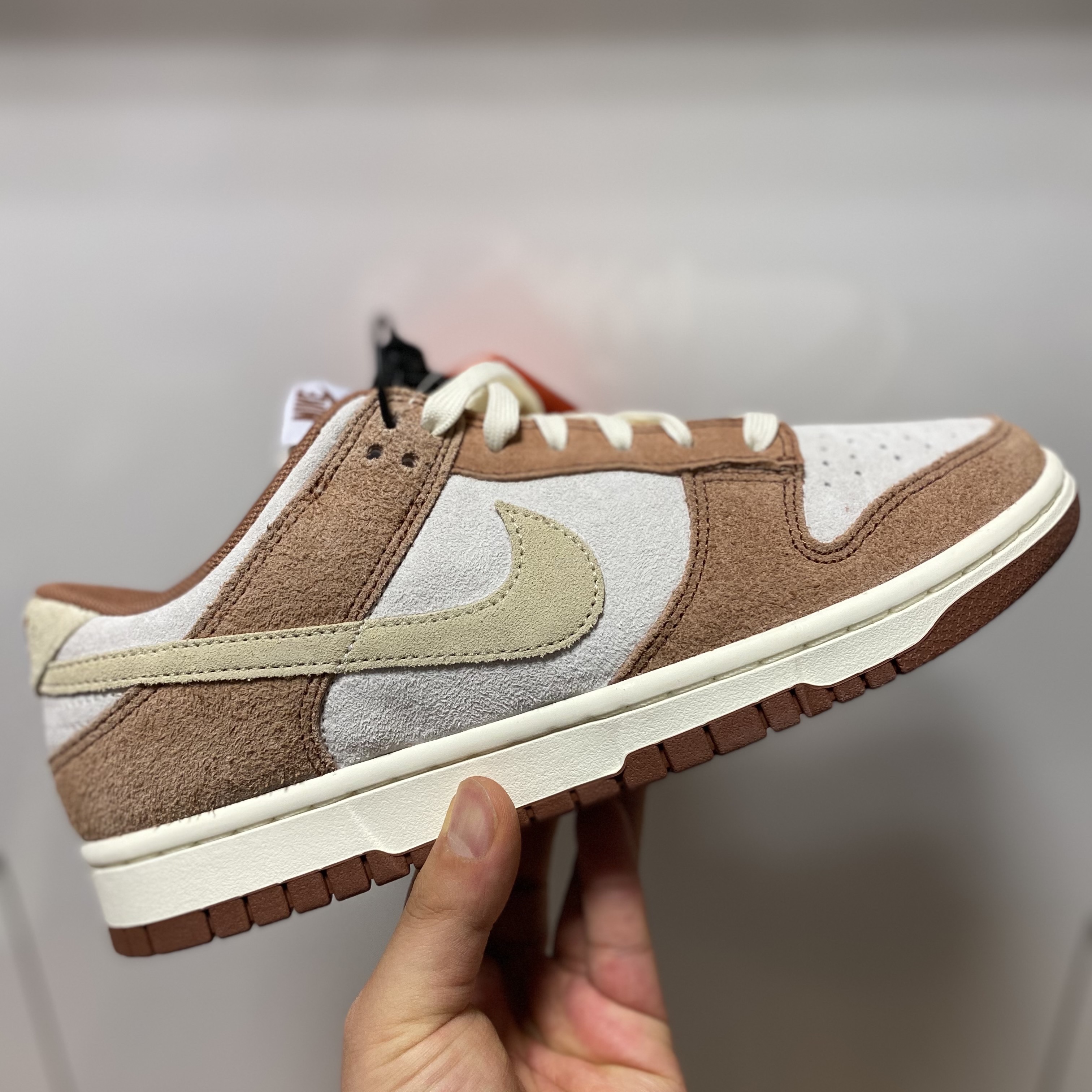 Nike Dunk Low Pro Premium Medium Curry 착용 스타일 - 2