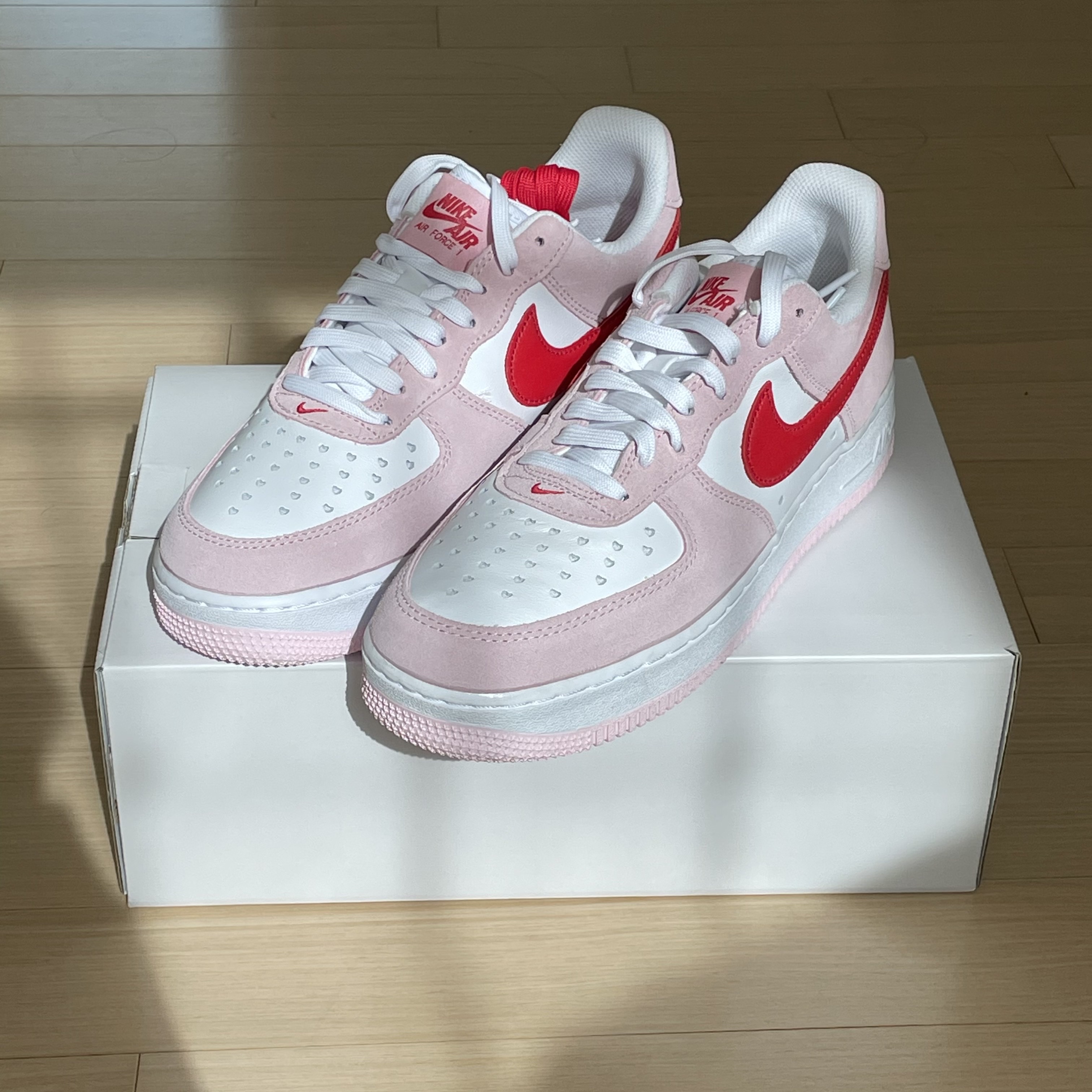 Nike Air Force 1 '07 QS Valentine's Day 착용 스타일 - 1