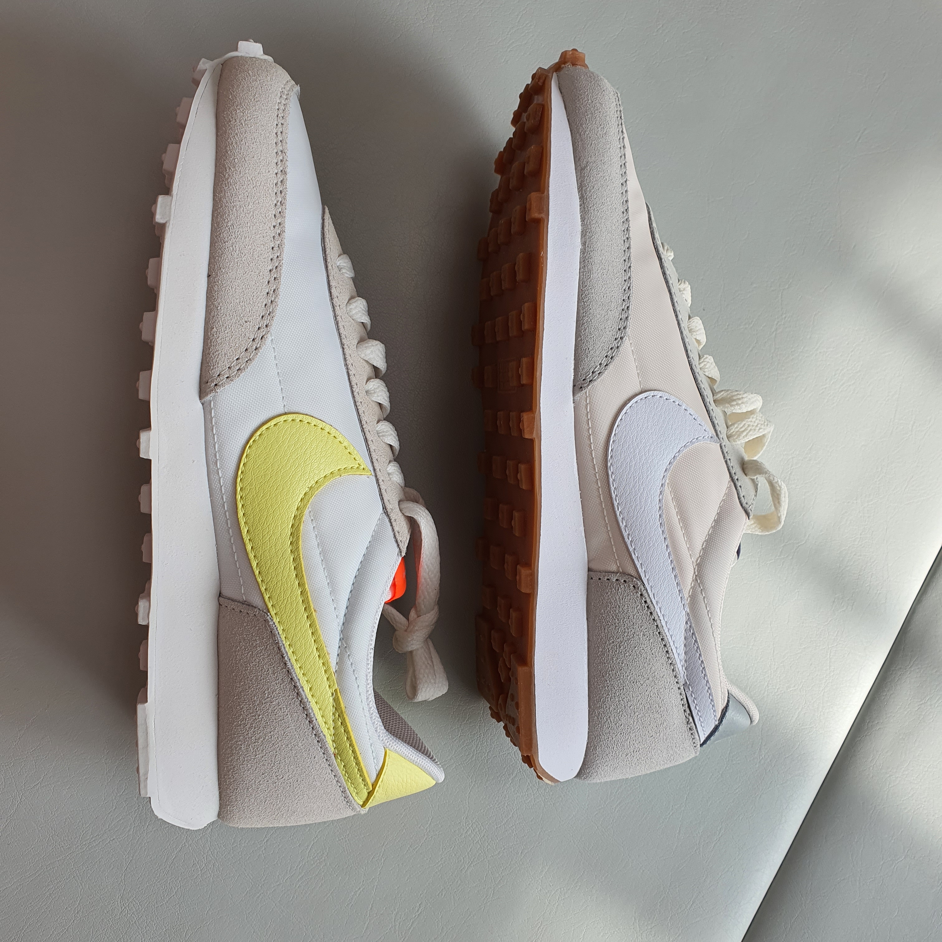 (W) Nike Daybreak Pale Ivory Light Zitron Bright Mango, (W) Nike Daybreak Summit White 착용 스타일