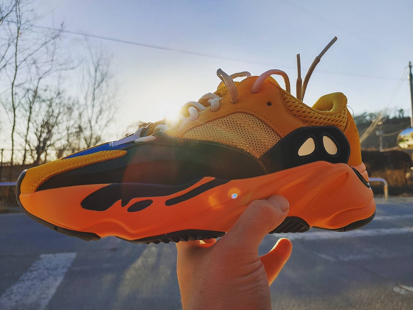 Adidas Yeezy Boost 700 Sun 착용 스타일
