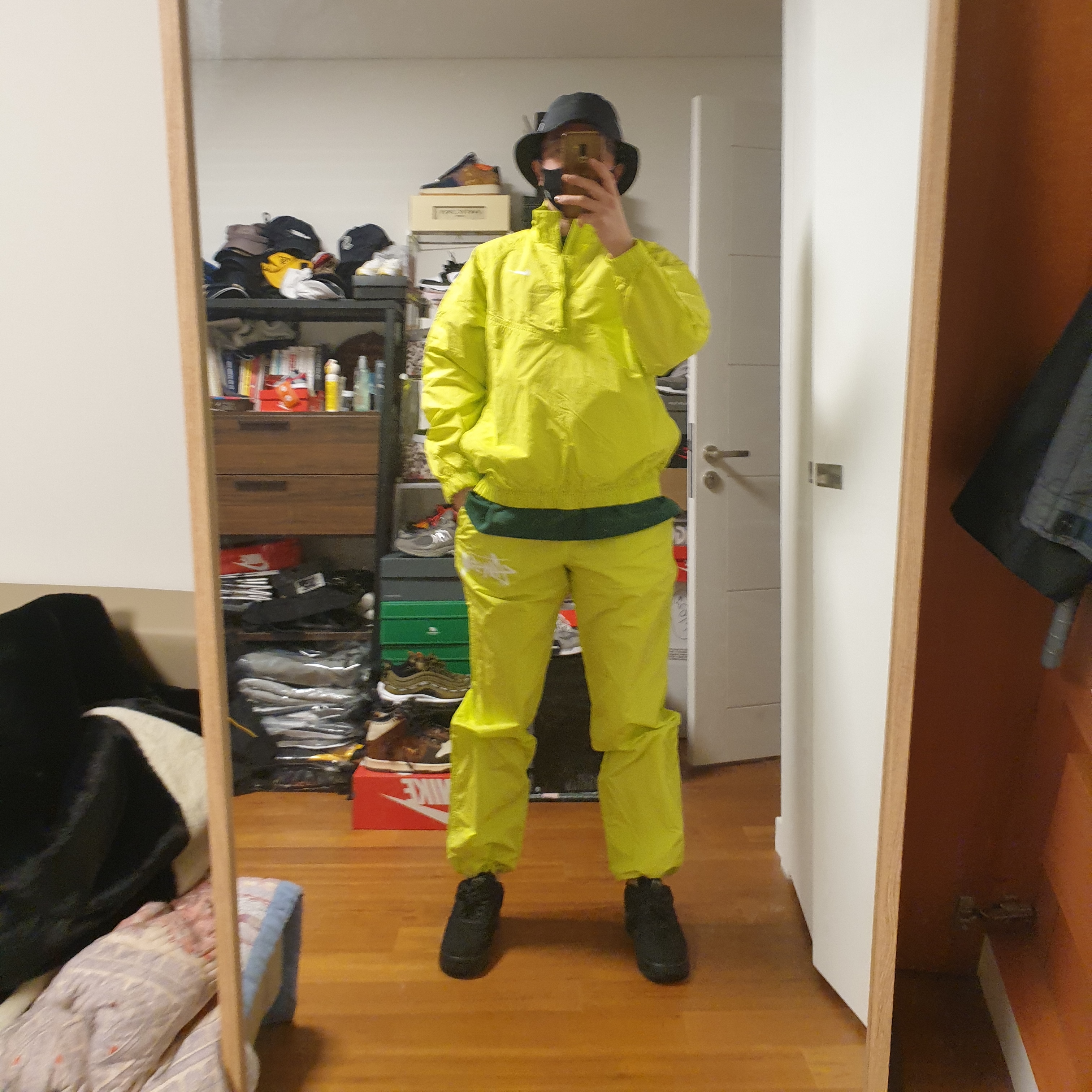 Nike x Stussy Air Force 1 Low Triple Black, Nike x Stussy Windrunner Jacket Bright Cactus 착용 스타일 - 2