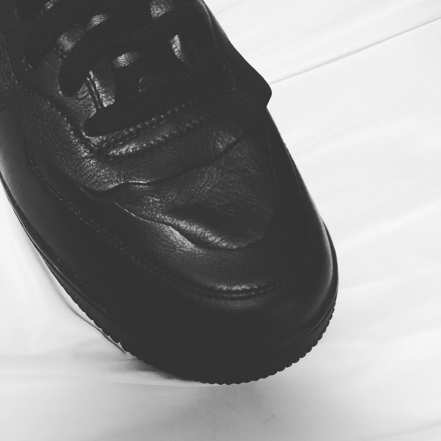 Nike x Comme des Garcons Homme Plus Air Force Mid Black 착용 스타일