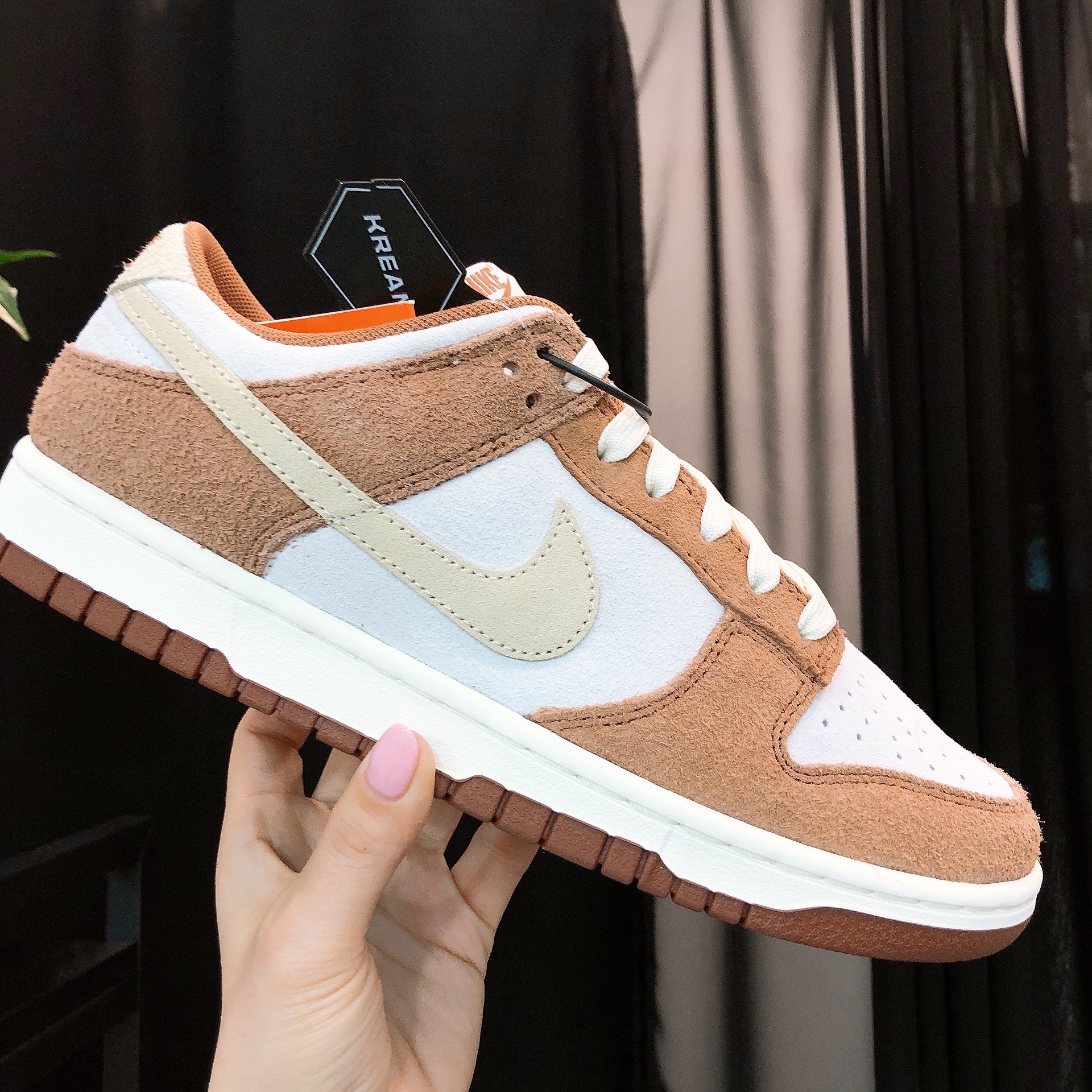 Nike Dunk Low Pro Premium Medium Curry 착용 스타일 - 2