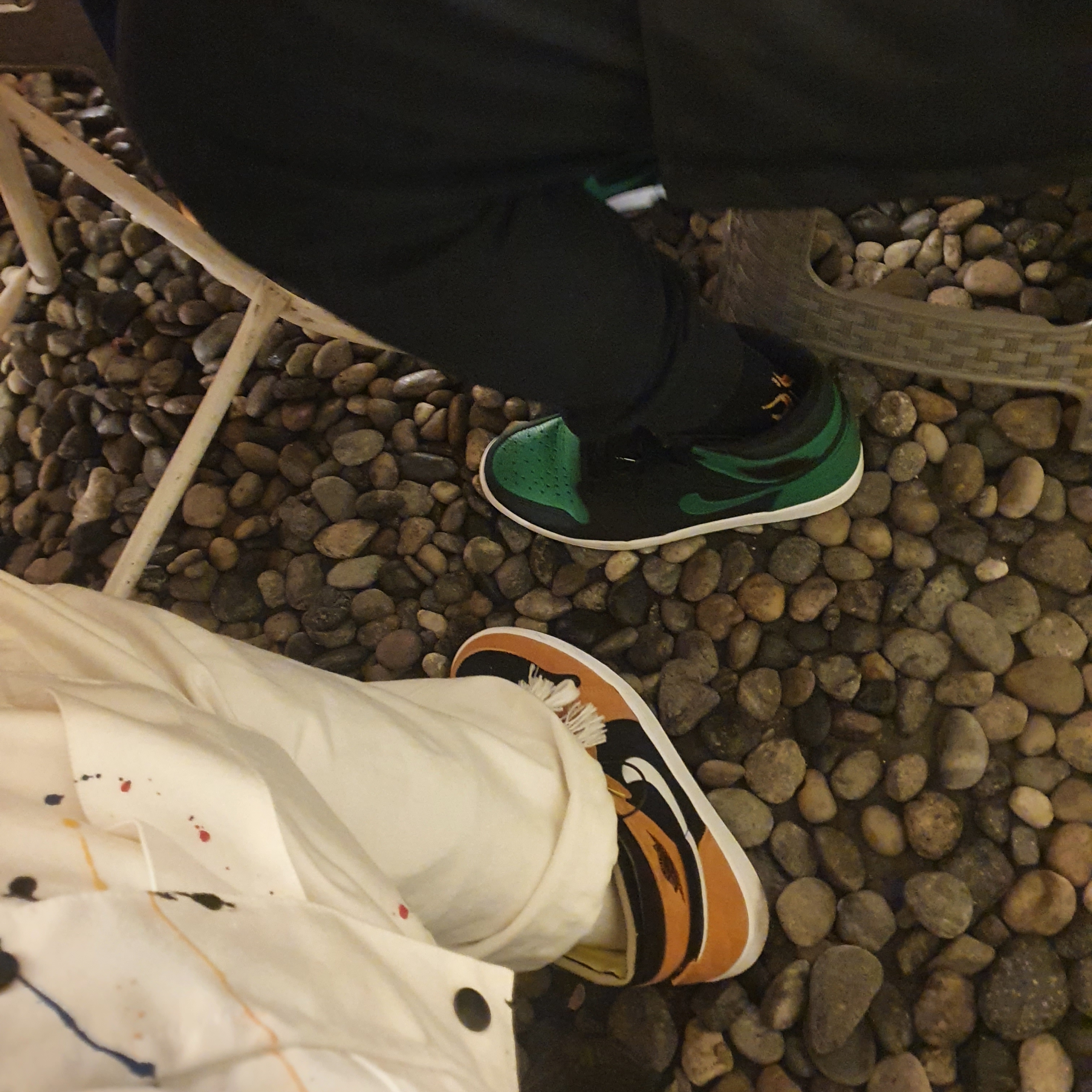 Jordan 1 Zoom Air CMFT Monarch Orange, Jordan 1 Retro High OG Pine Green Black 착용 스타일