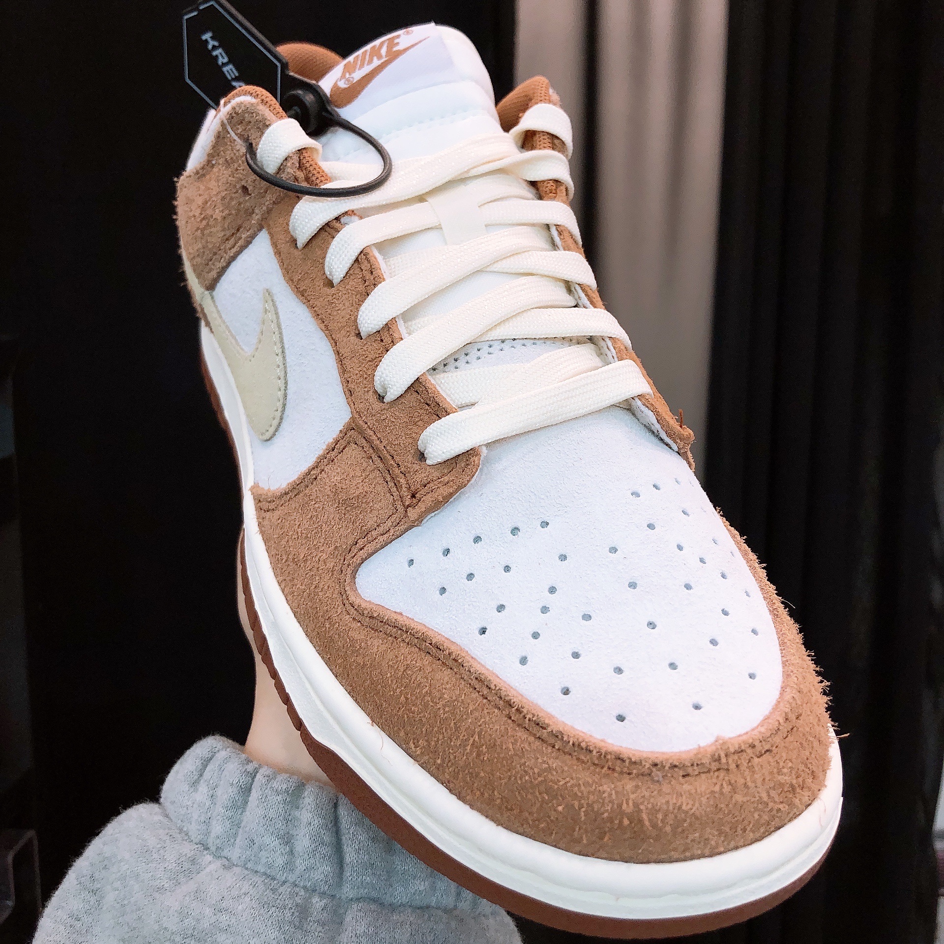 Nike Dunk Low Pro Premium Medium Curry 착용 스타일 - 3