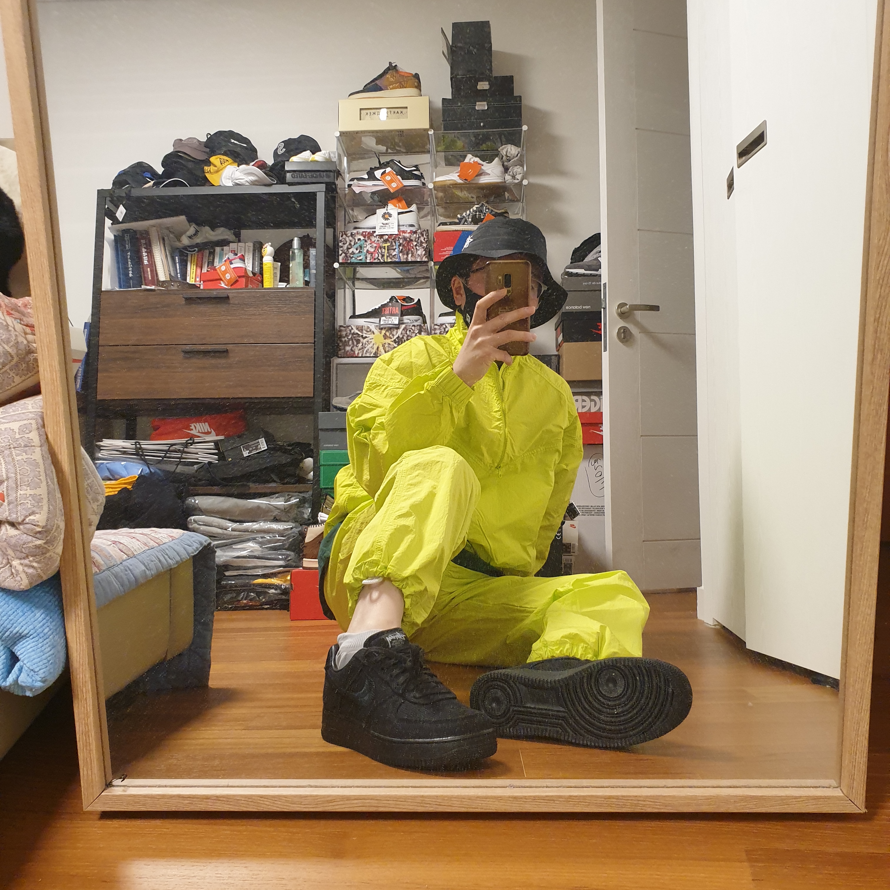 Nike x Stussy Air Force 1 Low Triple Black, Nike x Stussy Windrunner Jacket Bright Cactus 착용 스타일 - 3