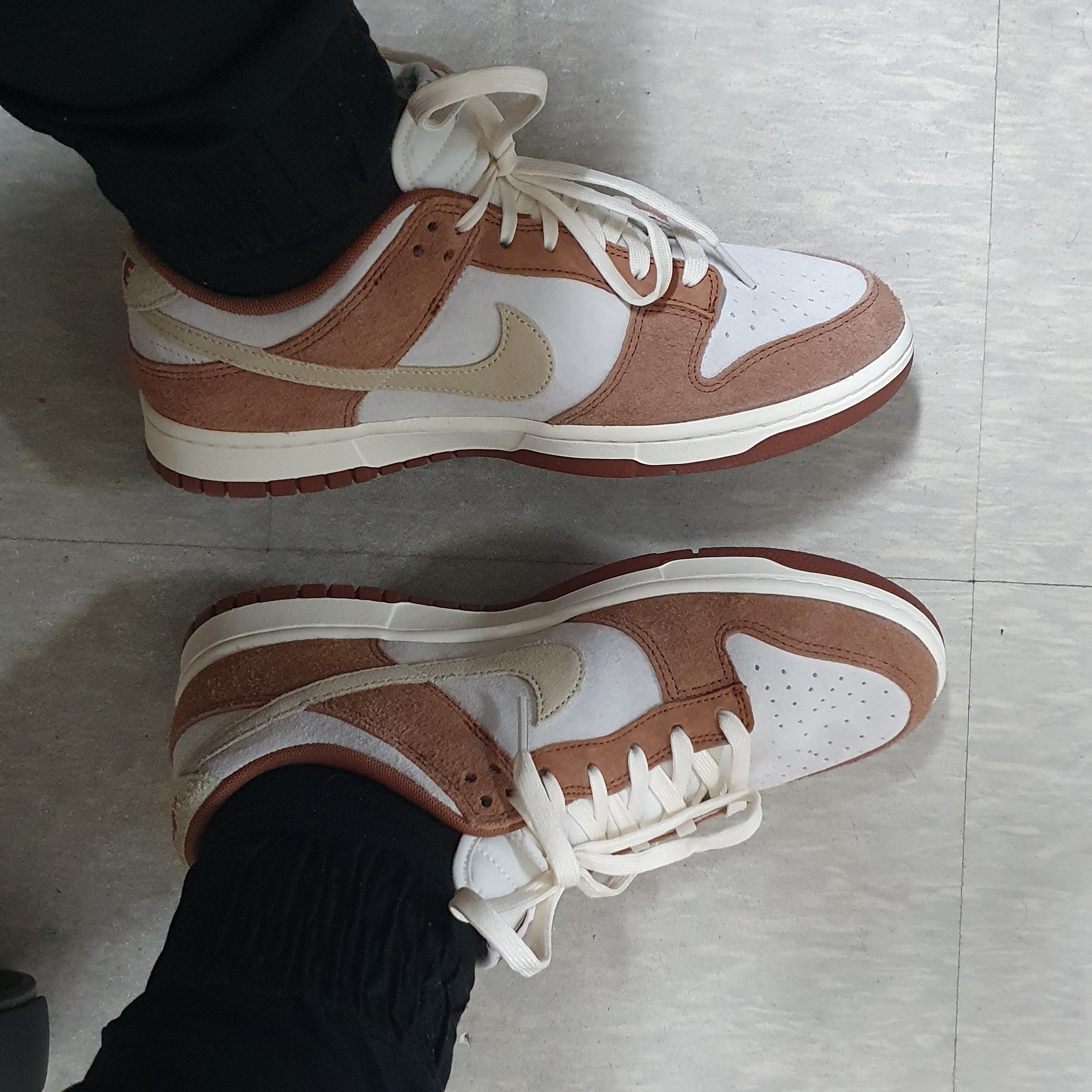 Nike Dunk Low Pro Premium Medium Curry 착용 스타일 - 3