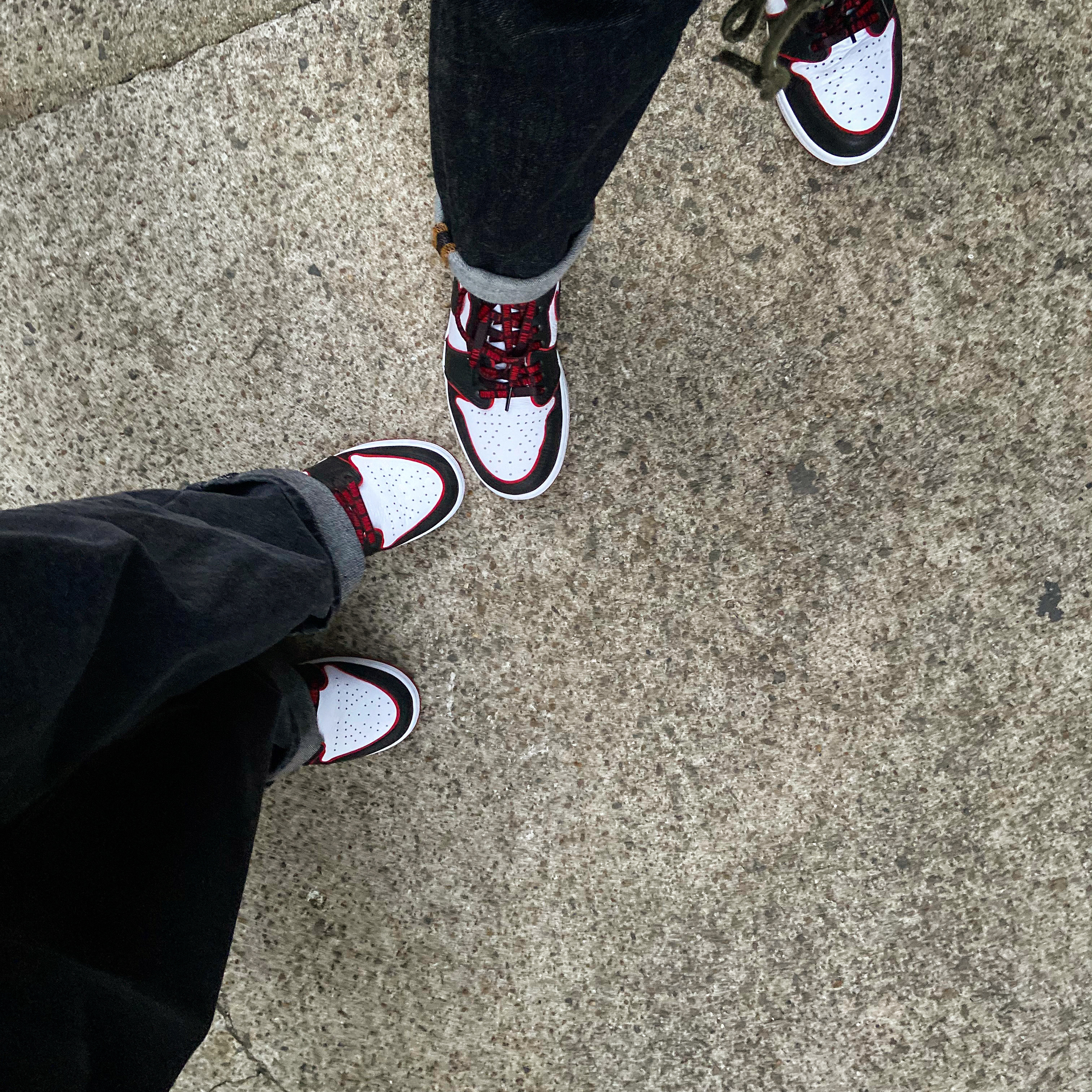 Jordan 1 Retro High OG Bloodline, (GS) Jordan 1 Retro High OG Bloodline 착용 스타일