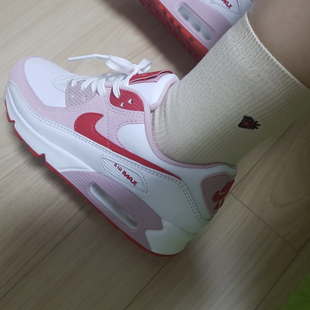(W) Nike Air Max 90 QS Valentine's Day 착용 스타일 - 1