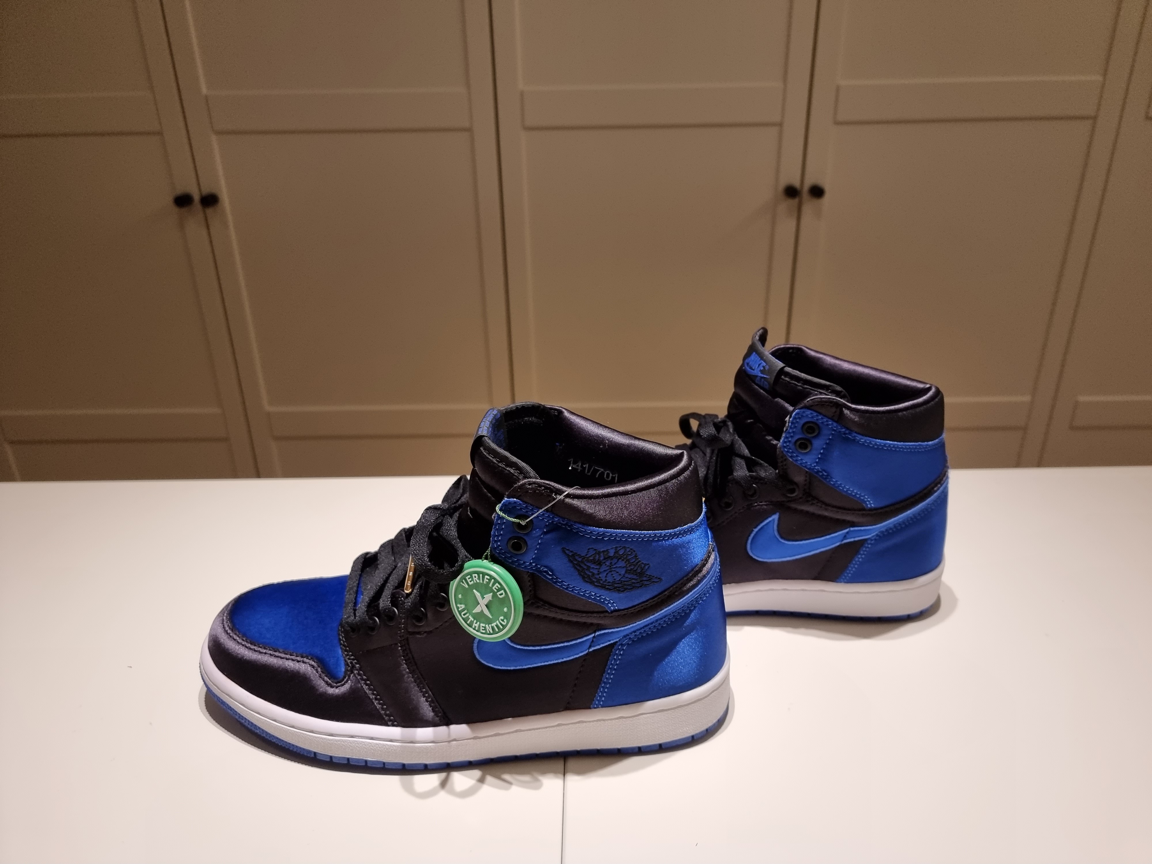 Jordan 1 Retro High Satin Royal 착용 스타일 - 1