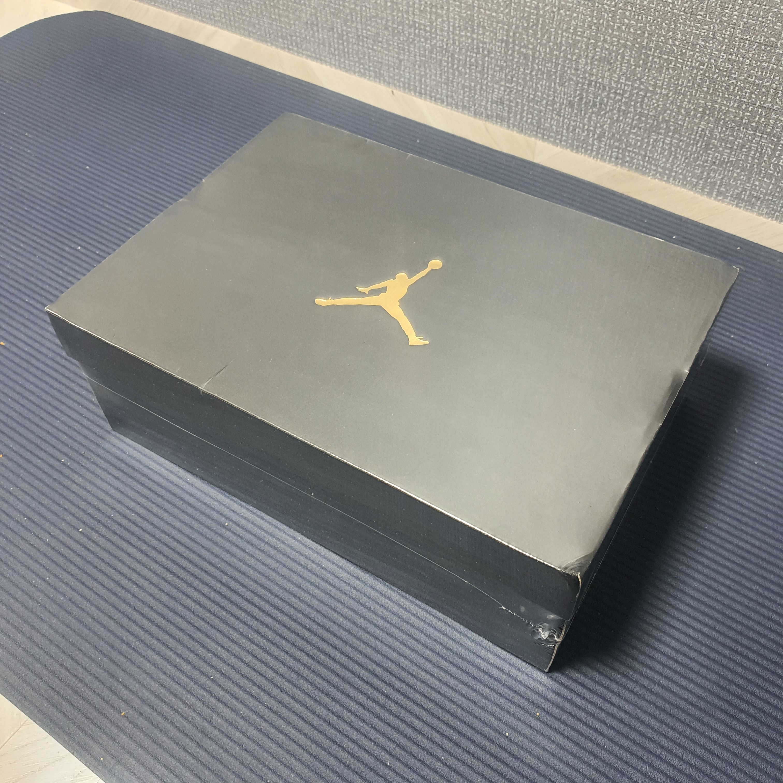 Jordan 1 Mid Black Chile Red 착용 스타일 - 3
