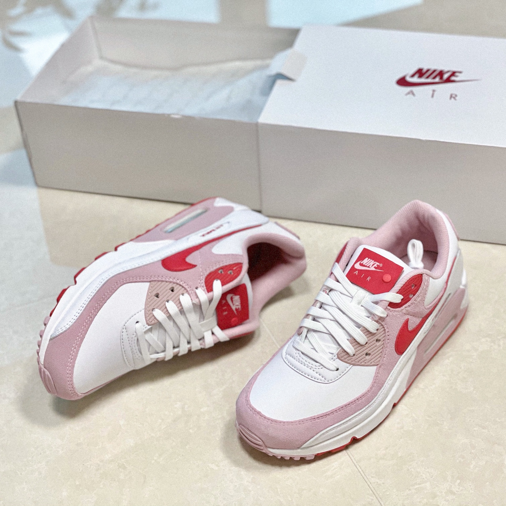 (W) Nike Air Max 90 QS Valentine's Day 착용 스타일 - 1