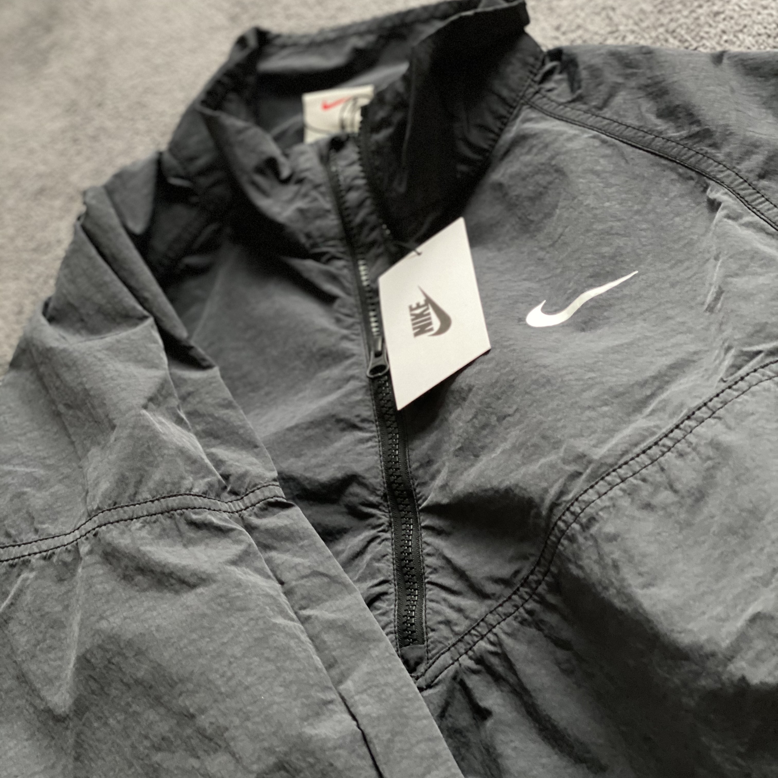 Nike x Stussy Windrunner Jacket Off Noir 착용 스타일 - 1