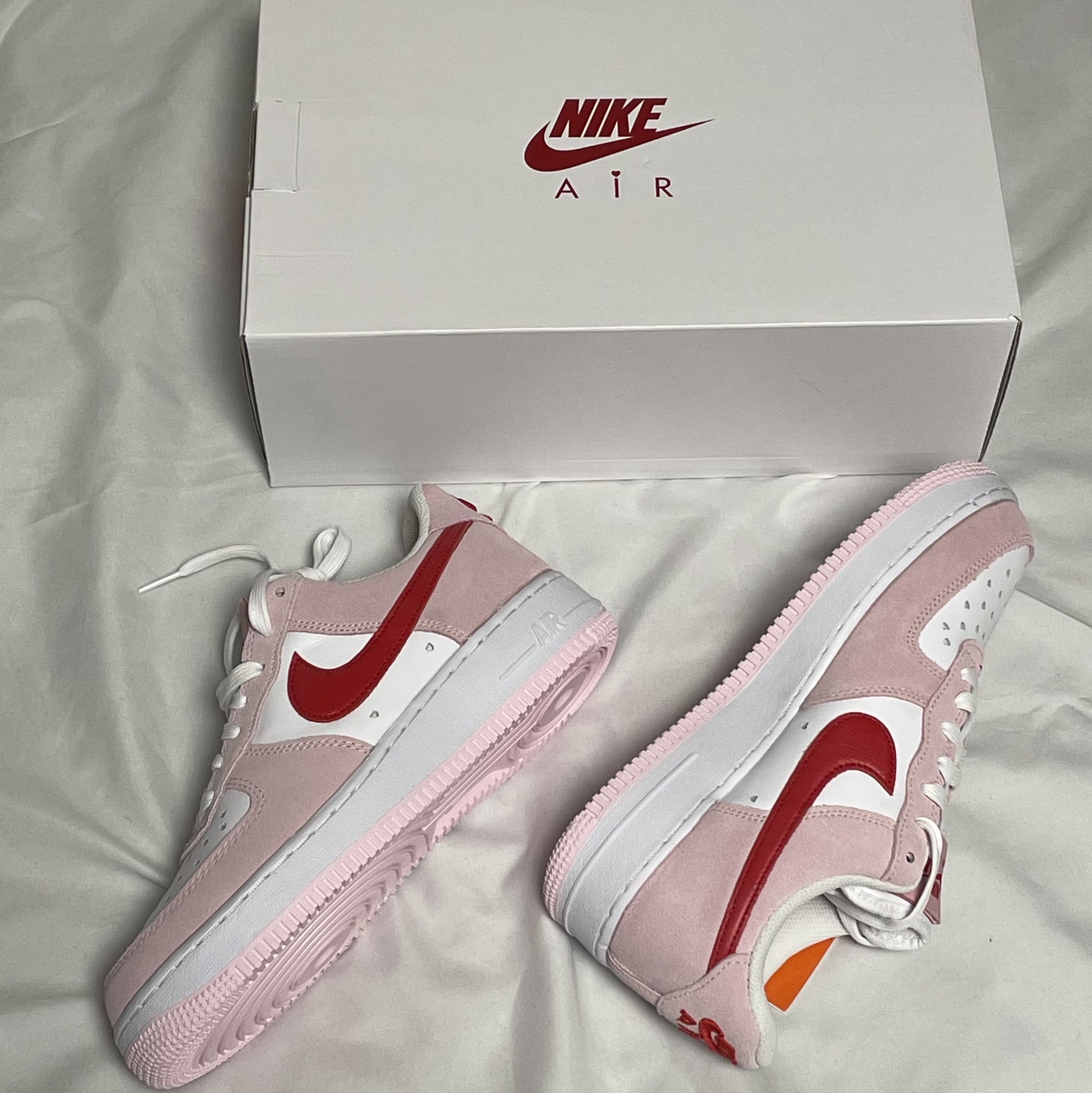 Nike Air Force 1 '07 QS Valentine's Day 착용 스타일