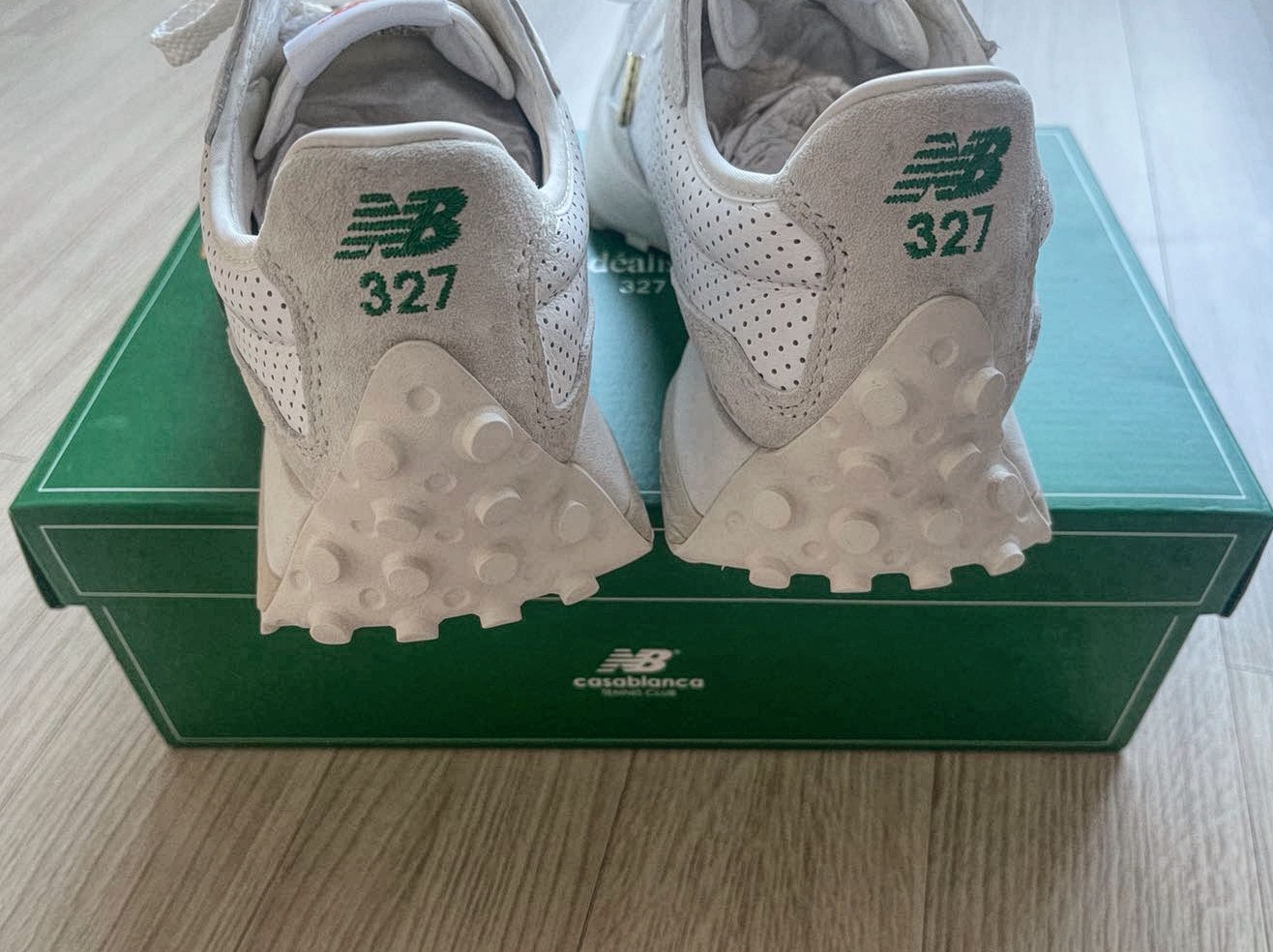 New Balance x Casablanca 327 Idealist Off White Green 착용 스타일 - 2