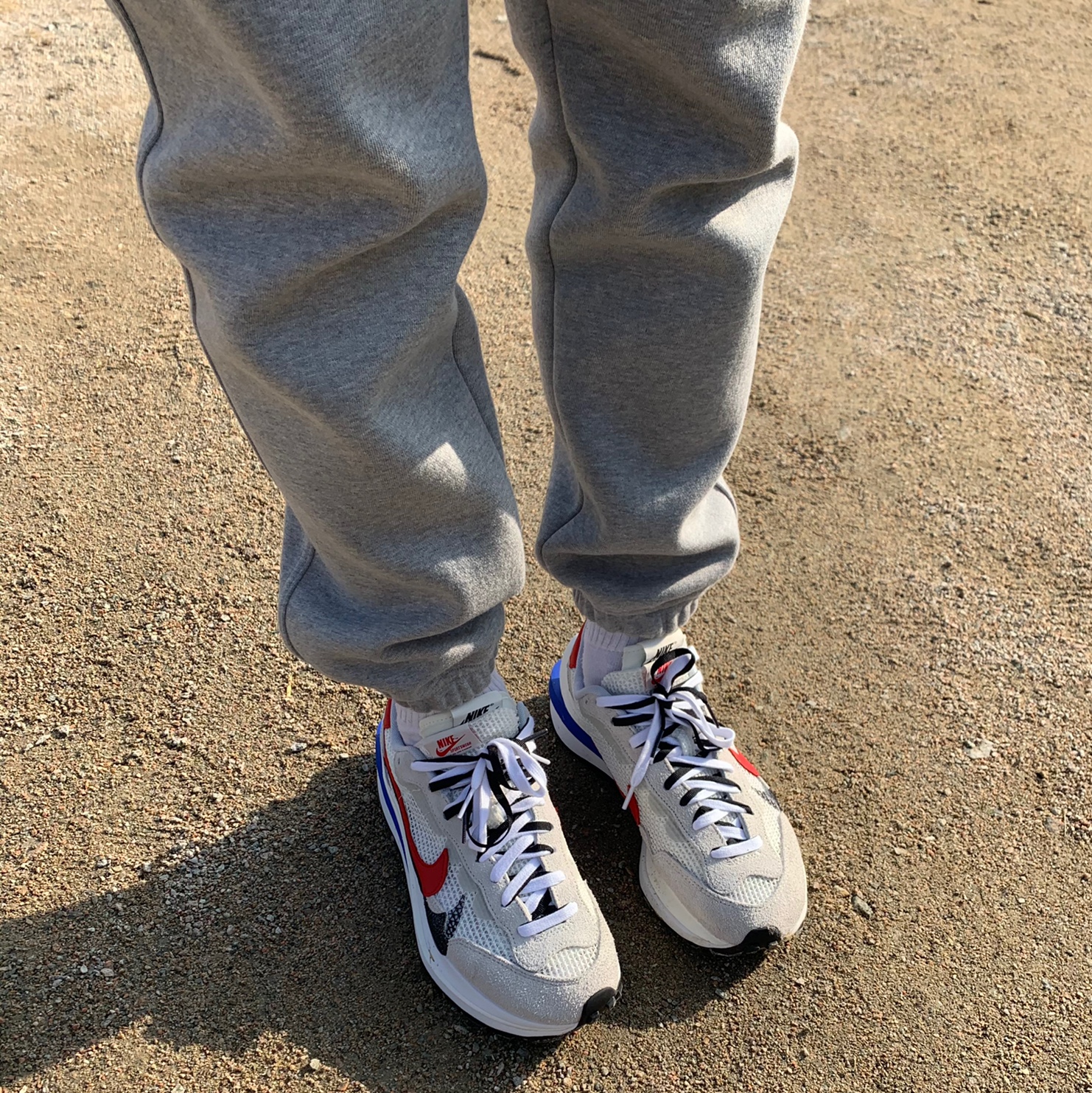 Nike x Sacai VaporWaffle Royal Fuchsia 착용 스타일