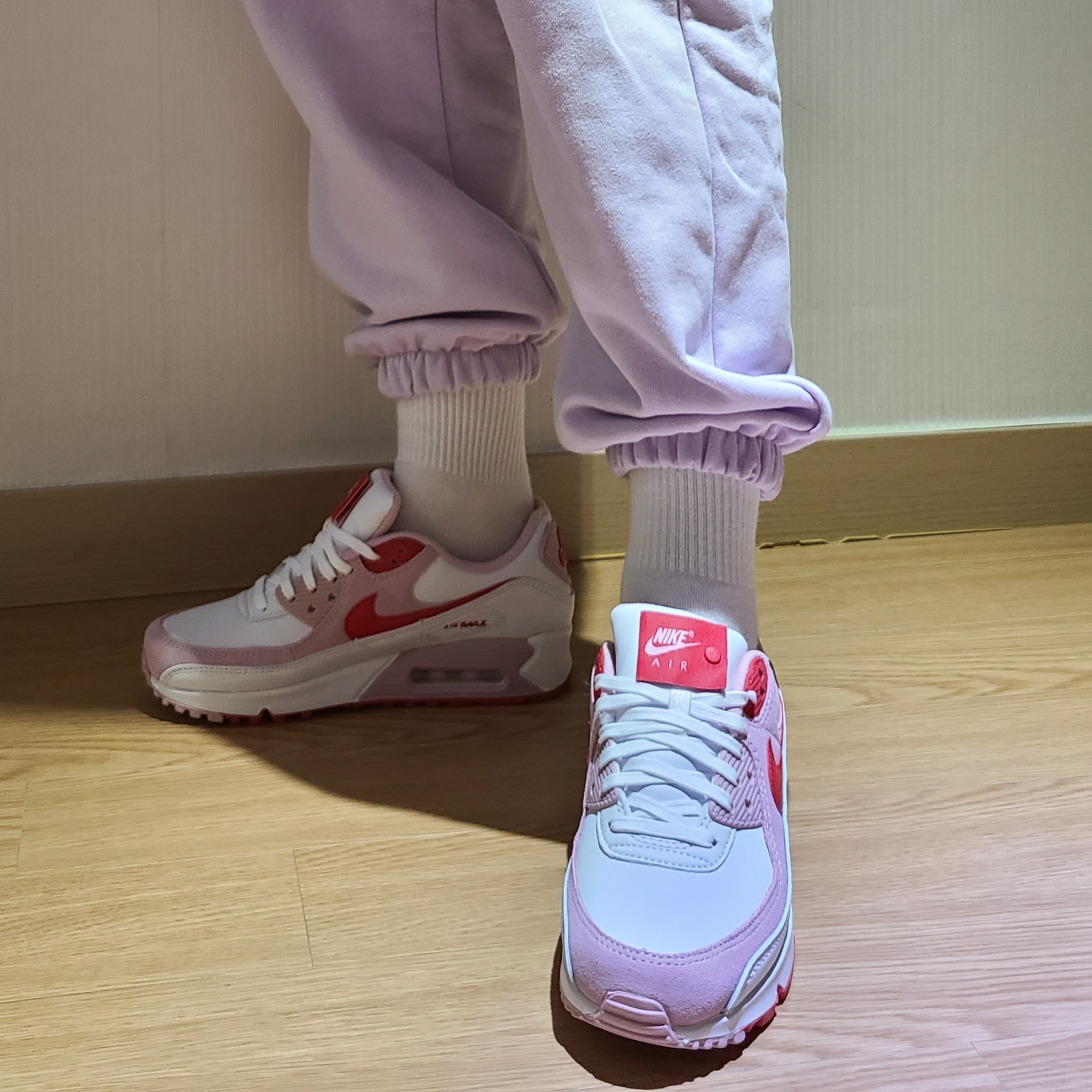 (W) Nike Air Max 90 QS Valentine's Day 착용 스타일 - 4