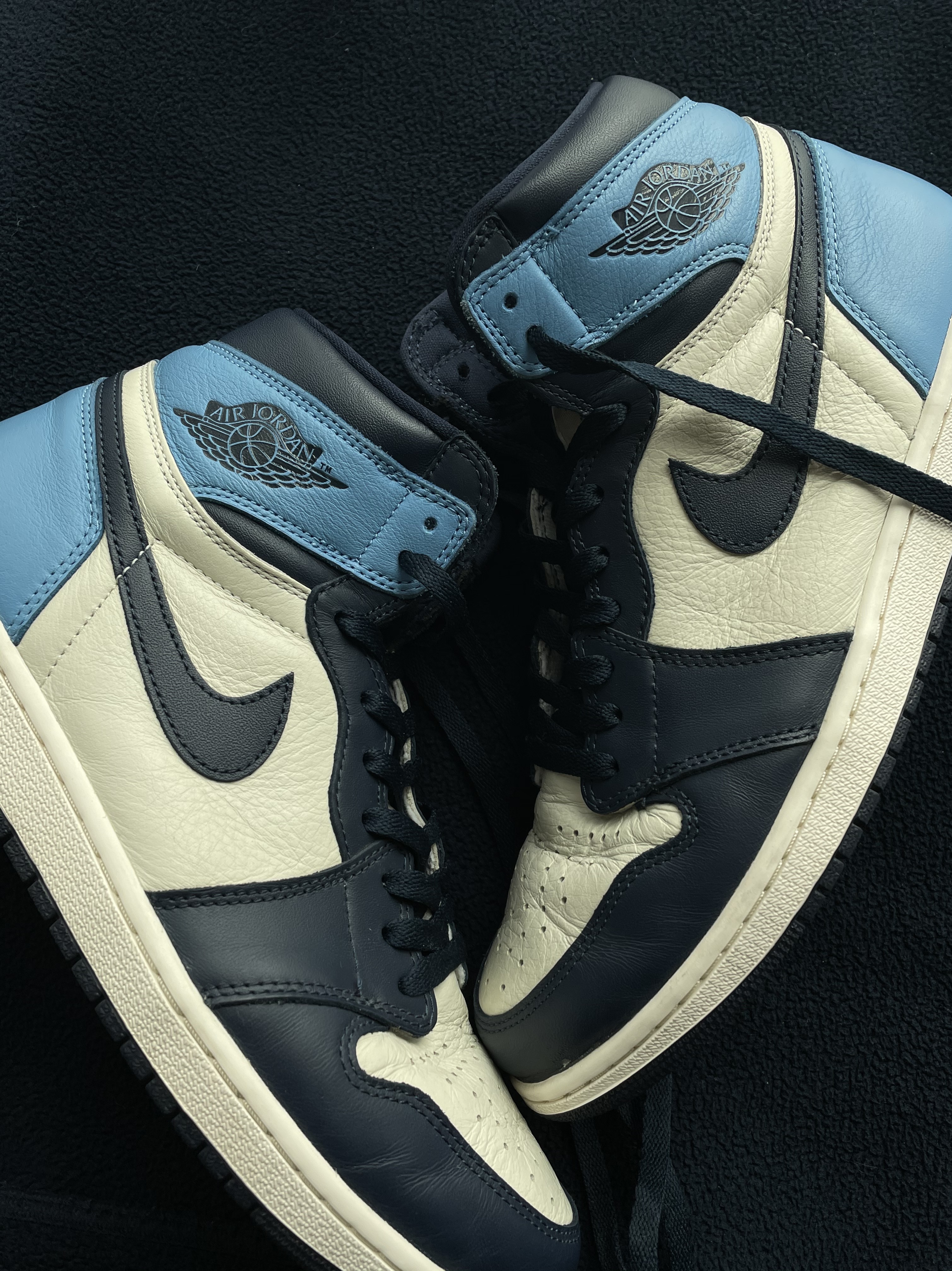 Jordan 1 Retro High Obsidian UNC 착용 스타일 - 3