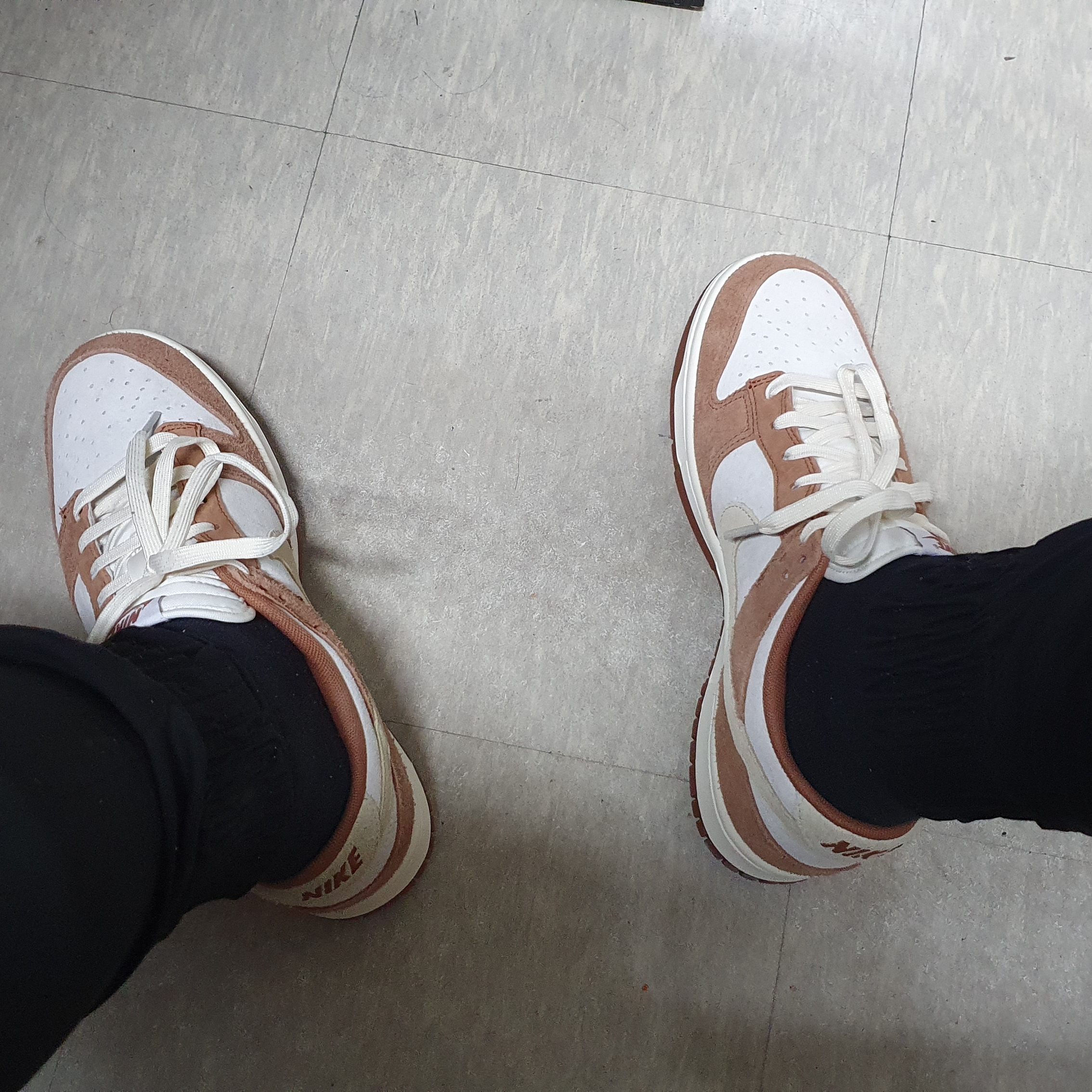 Nike Dunk Low Pro Premium Medium Curry 착용 스타일 - 1