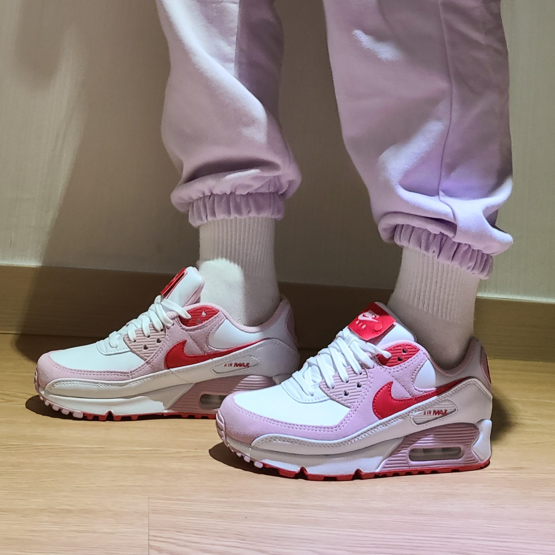(W) Nike Air Max 90 QS Valentine's Day 착용 스타일 - 3