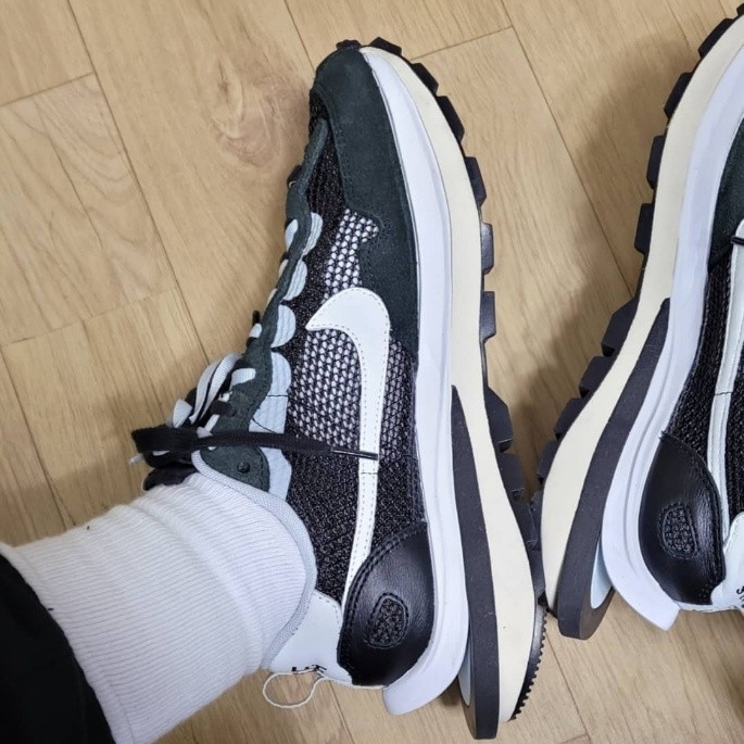 Nike x Sacai VaporWaffle Black White 착용 스타일 - 3