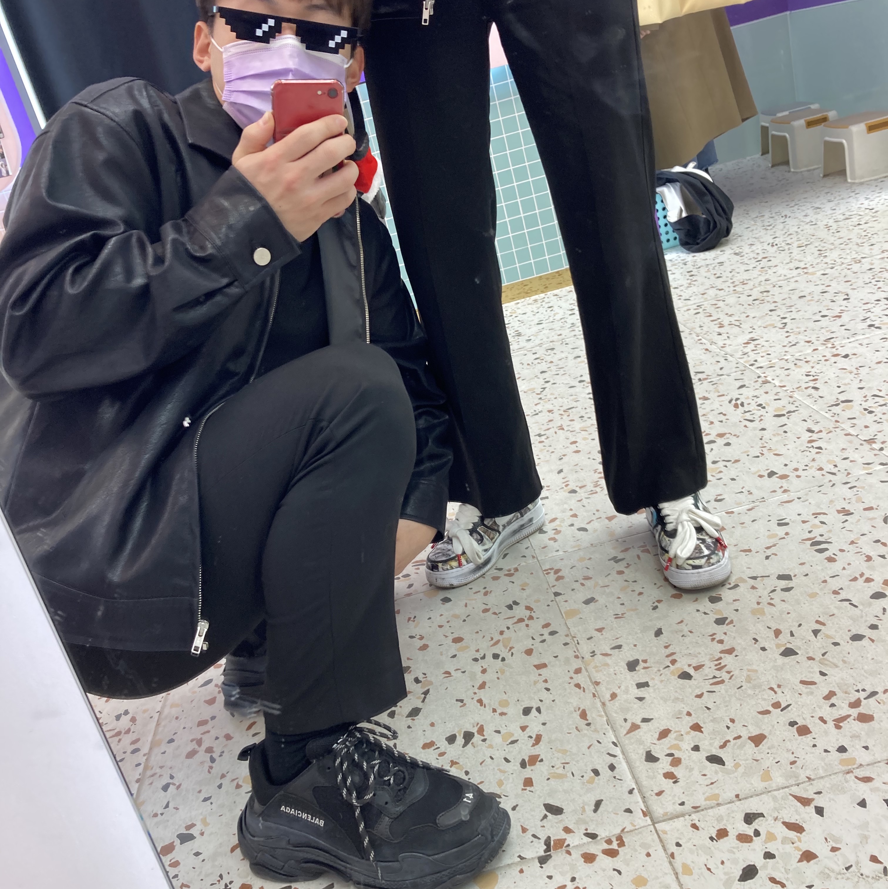 Balenciaga Triple S Triple Black 2018 Reissue (Pre-Distressed), Nike x Peaceminusone Air Force 1 Low Para-Noise 착용 스타일