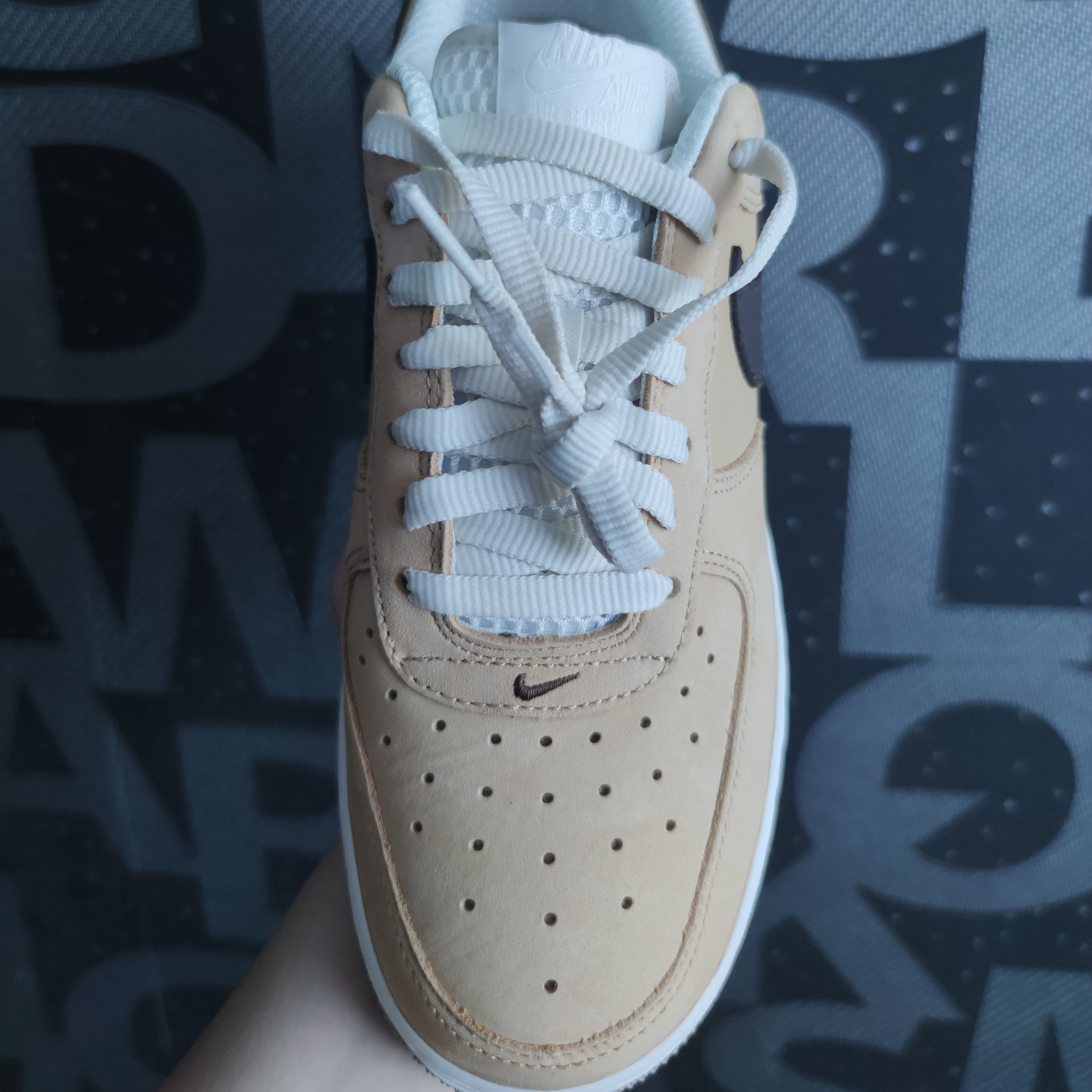 Nike Air Force 1 Low Premium Manchester Bee 착용 스타일 - 3