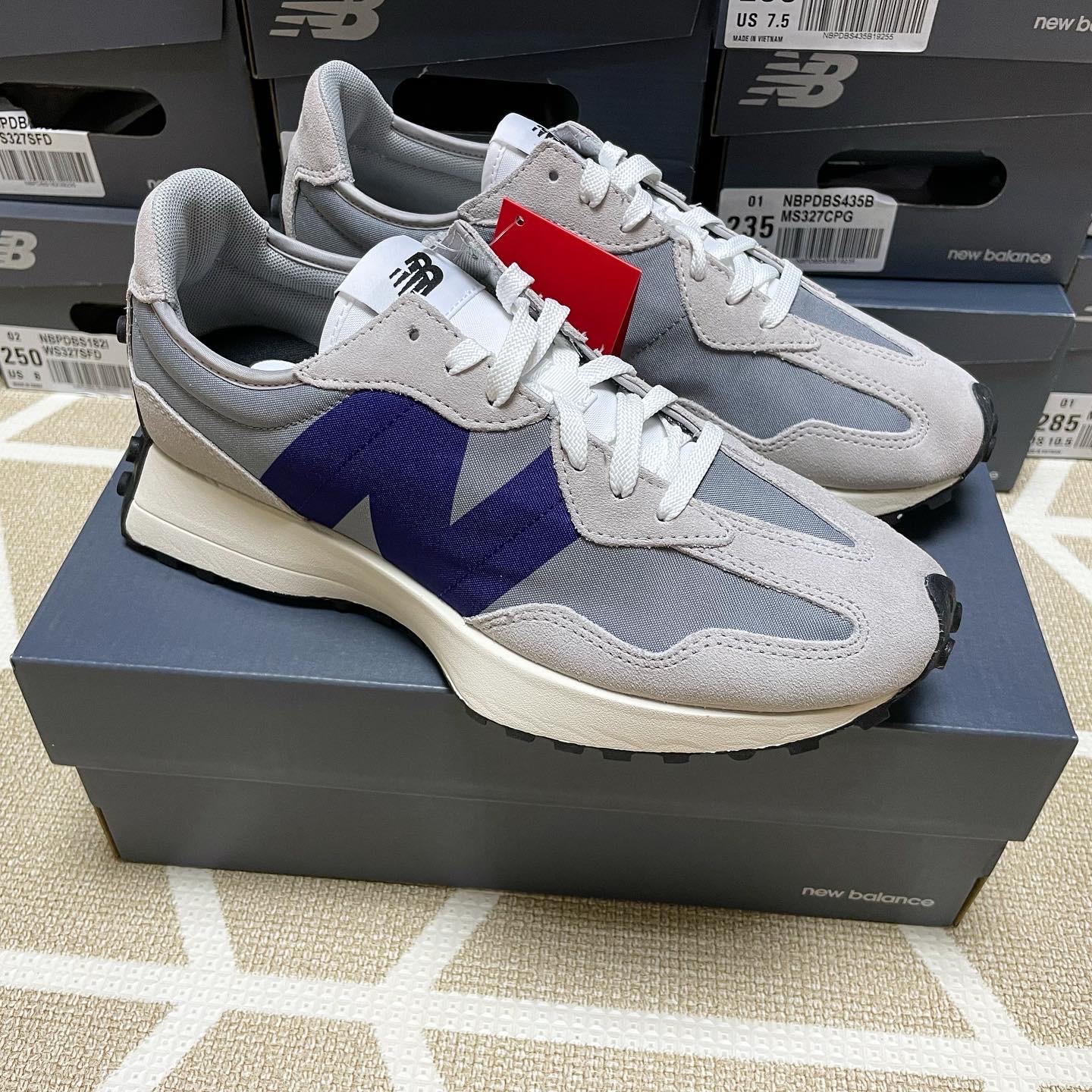 New Balance 327 Grey Purple 착용 스타일