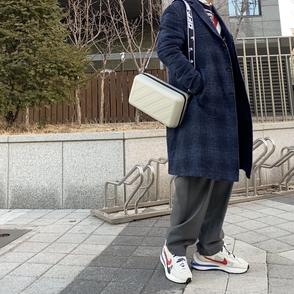 Off-White x Amore Pacific Protection Box (Without Cosmetics), Nike x Sacai VaporWaffle Royal Fuchsia 착용 스타일