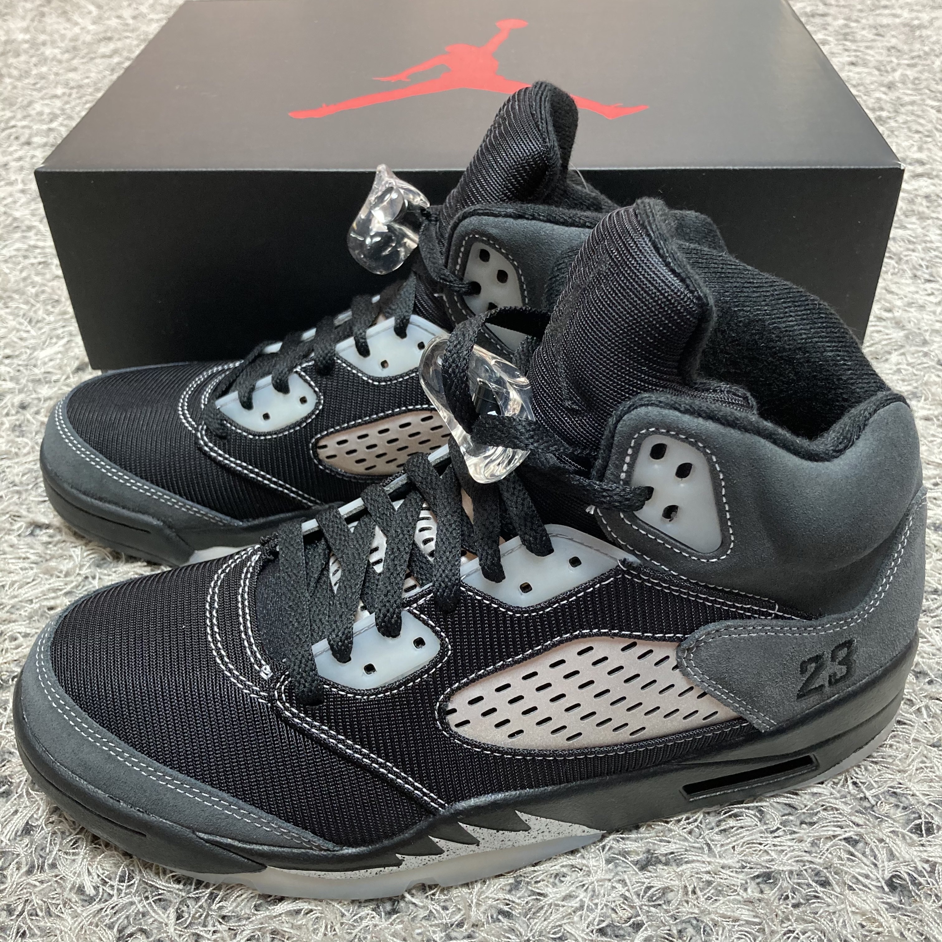 Jordan 5 Retro Anthracite 착용 스타일 - 3