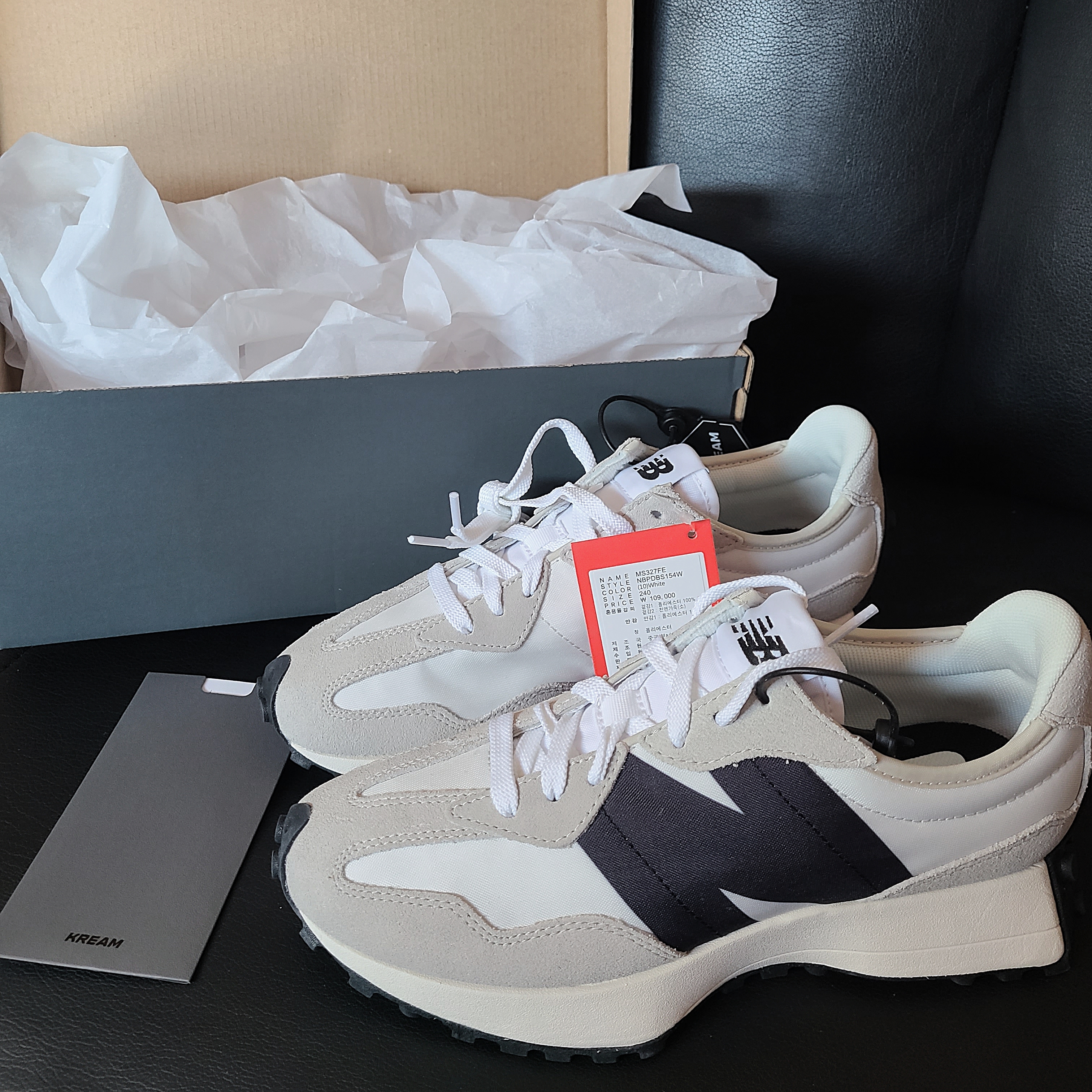 New Balance 327 White Black 착용 스타일