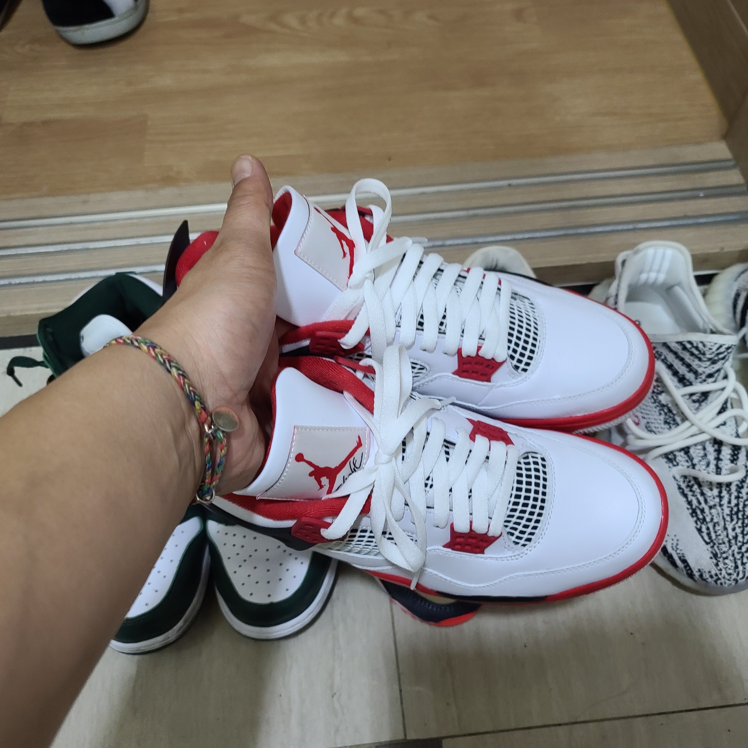 Jordan 4 Retro OG Fire Red 2020 착용 스타일 - 5