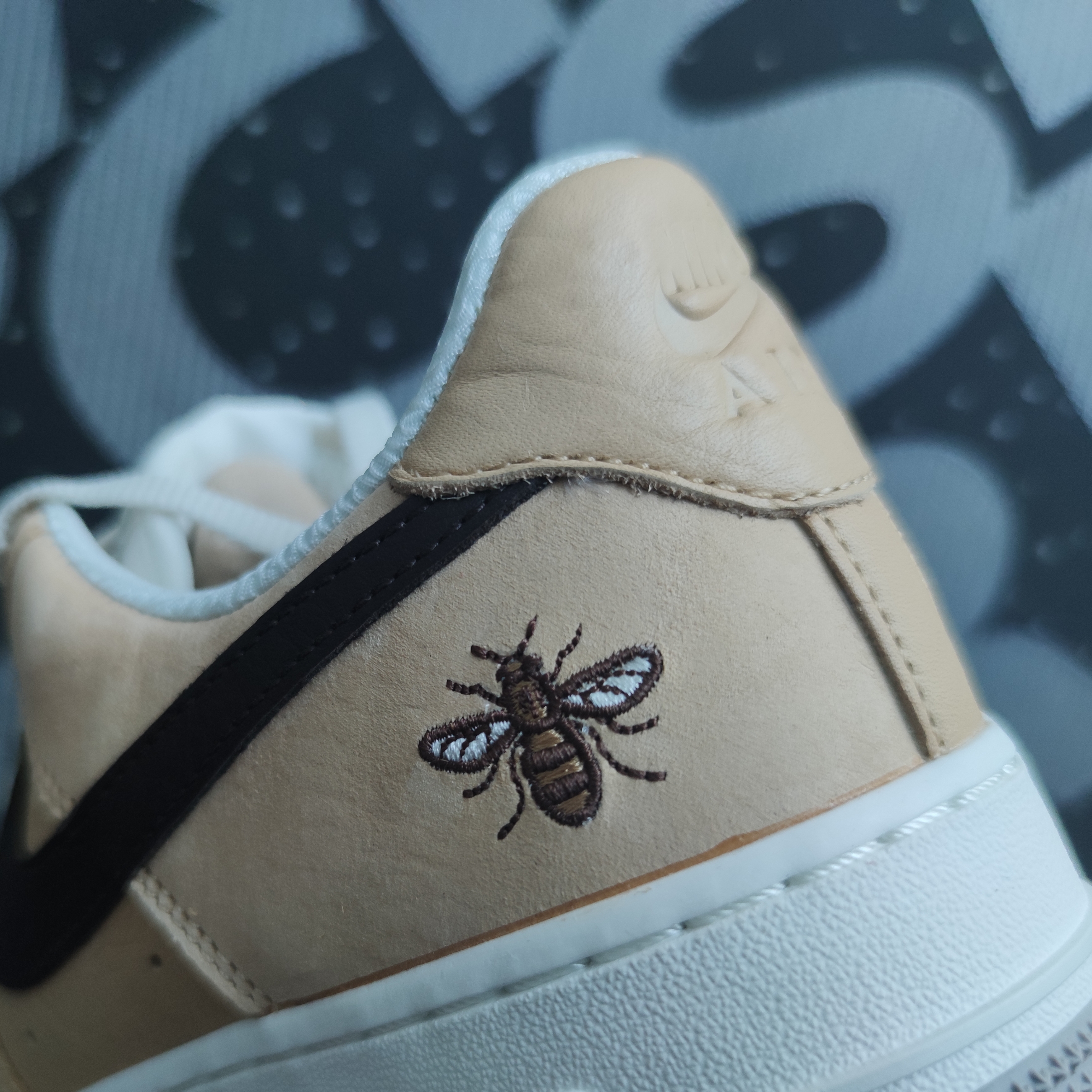 Nike Air Force 1 Low Premium Manchester Bee 착용 스타일 - 5