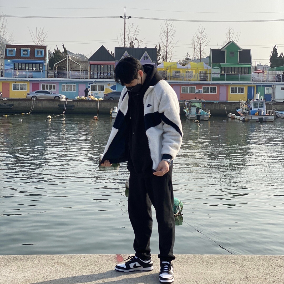 Nike Big Swoosh Full Zip Jacket White Navy, Nike Dunk Low Retro Black 착용 스타일