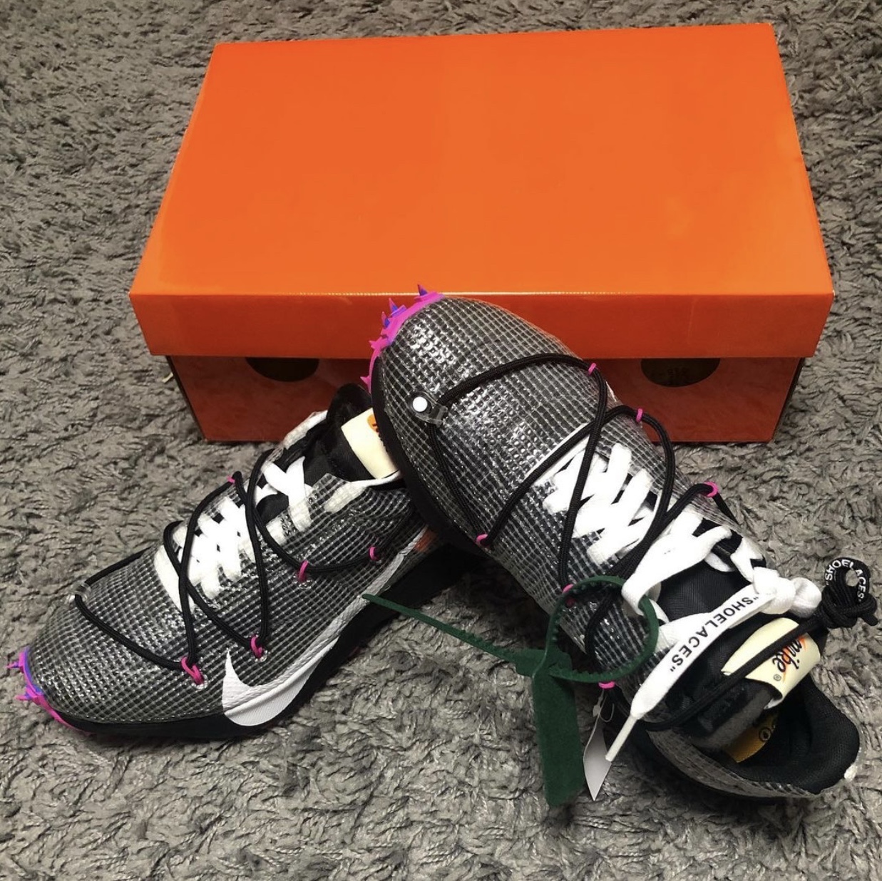 (W) Nike x Off-White Vapor Street Black Laser Fuchsia 착용 스타일