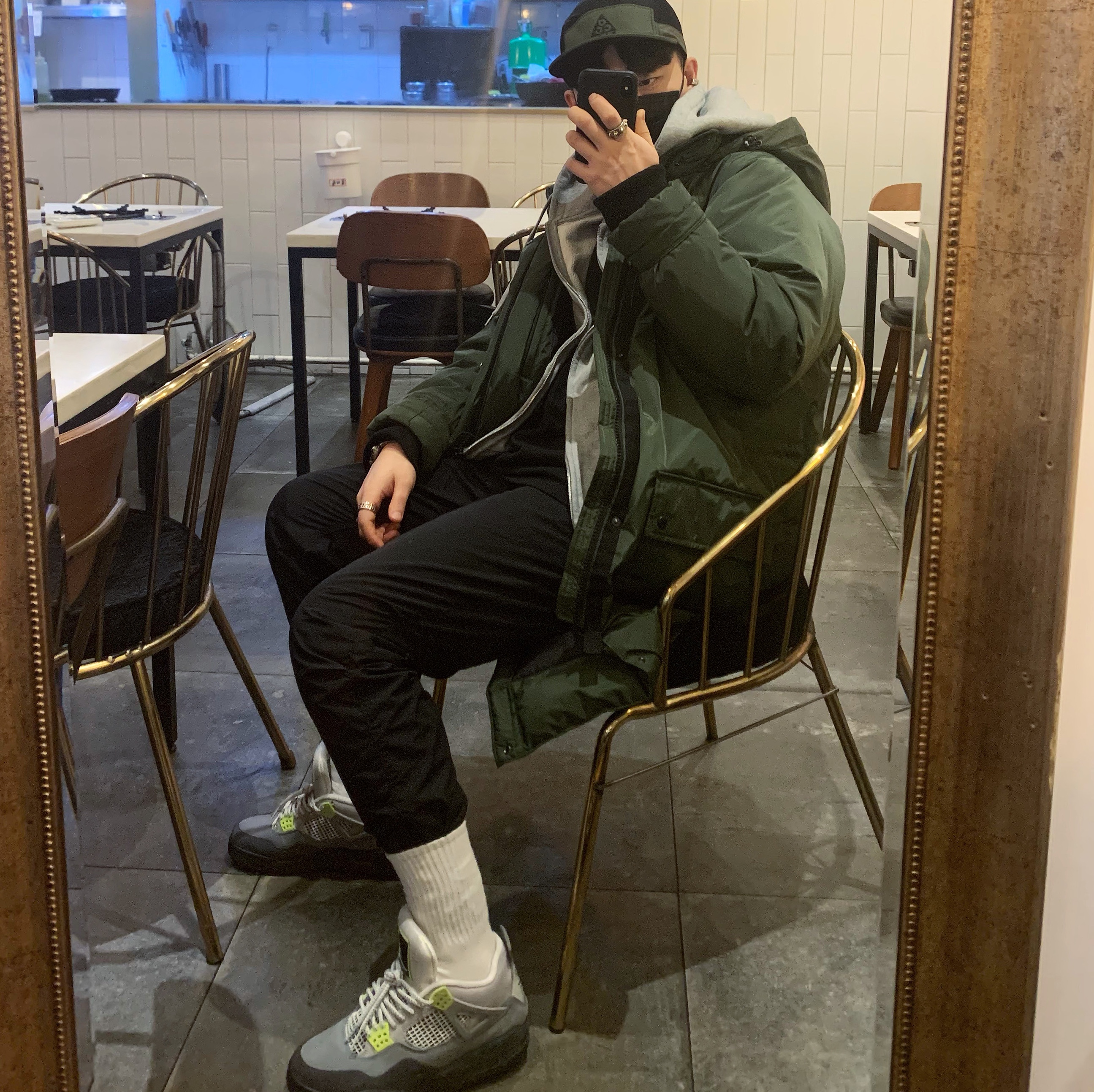 Jordan 4 Retro SE Neon 95 착용 스타일
