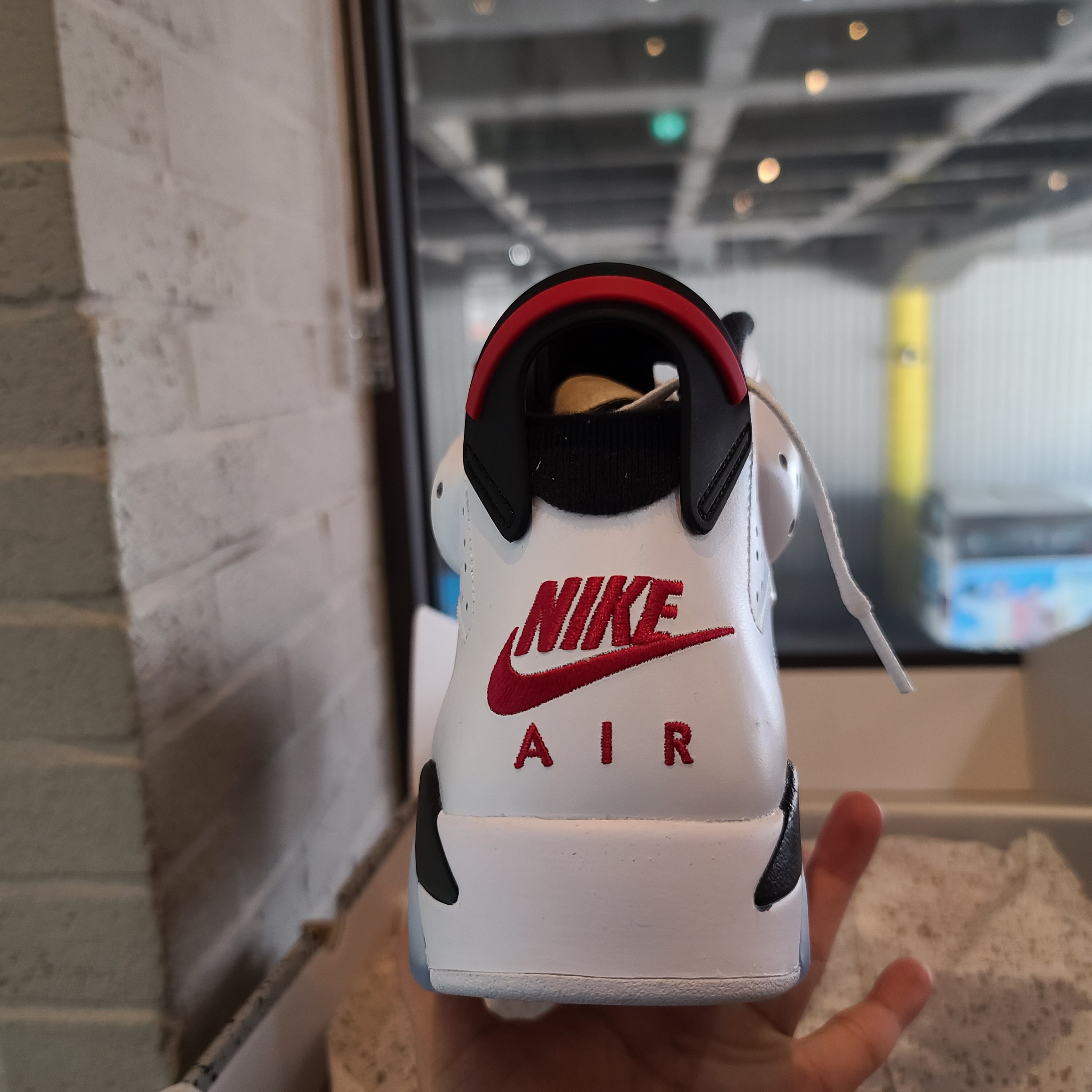Jordan 6 Retro Carmine 2021 착용 스타일 - 3