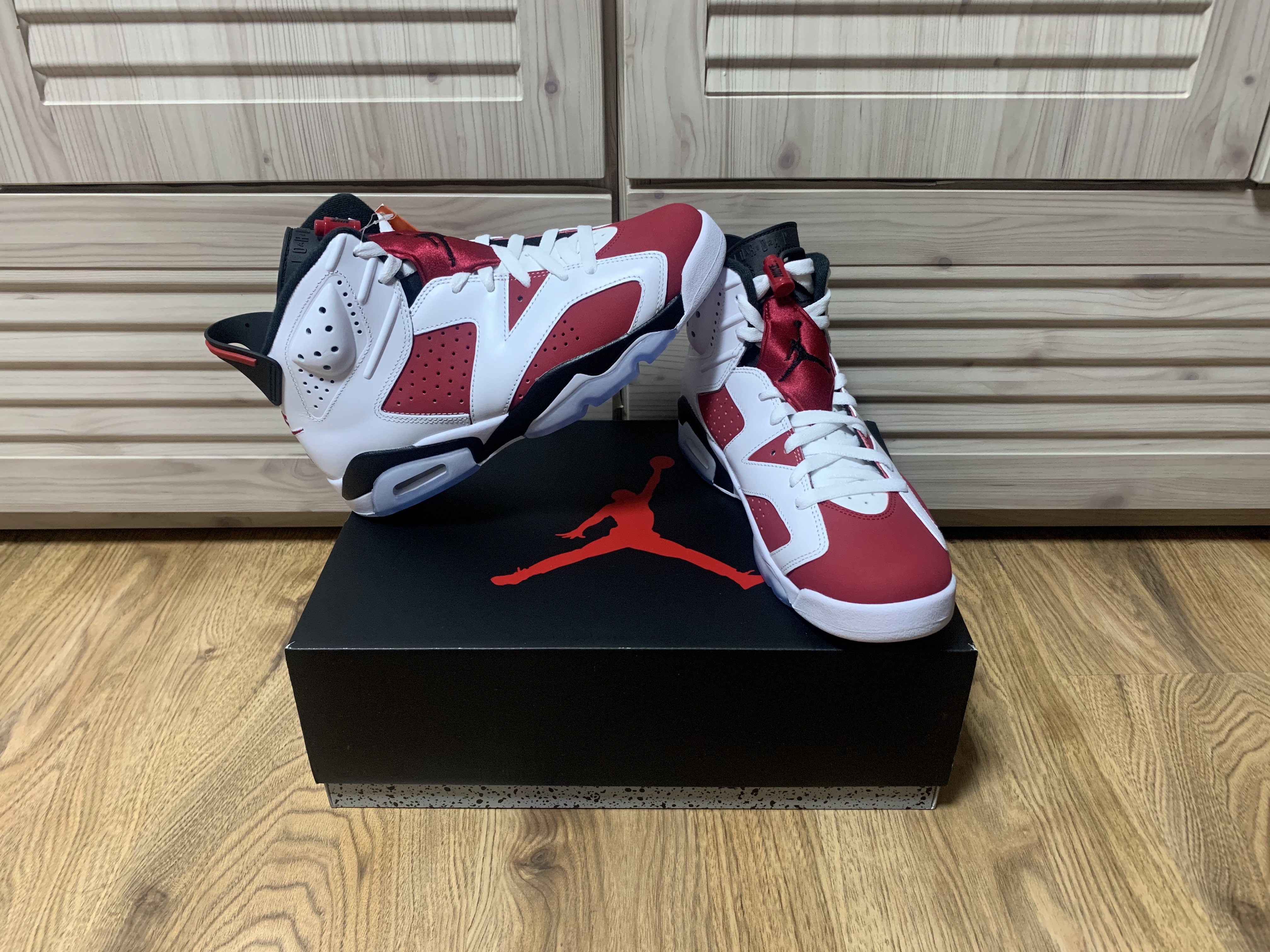 Jordan 6 Retro Carmine 2021 착용 스타일 - 1