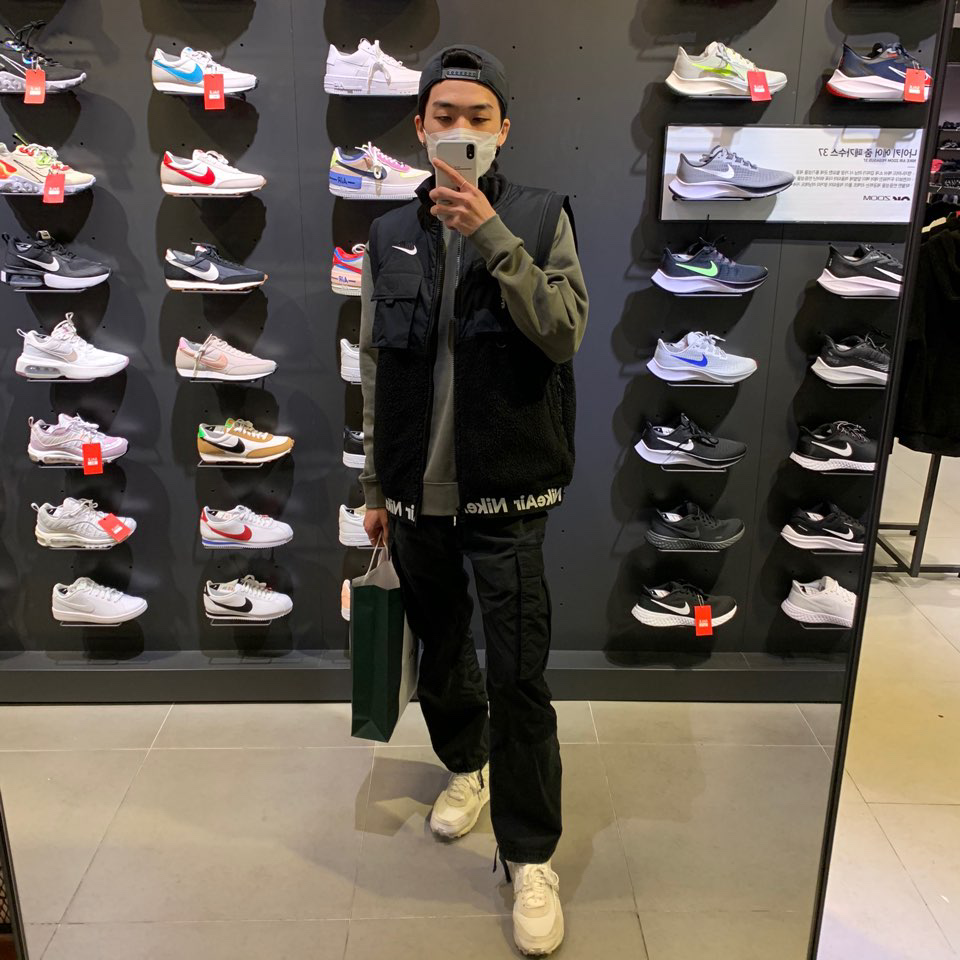 Nike x Sacai LDWaffle White Nylon 착용 스타일