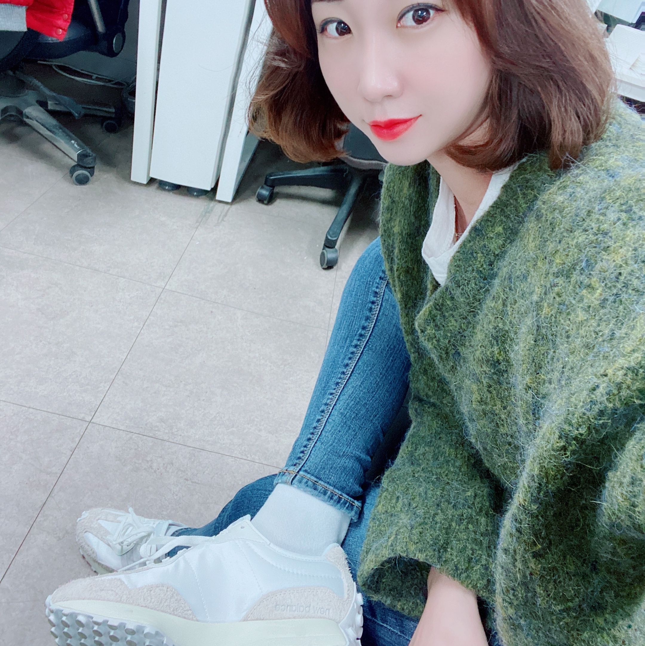 (W) New Balance 327 White Moonbeam 착용 스타일