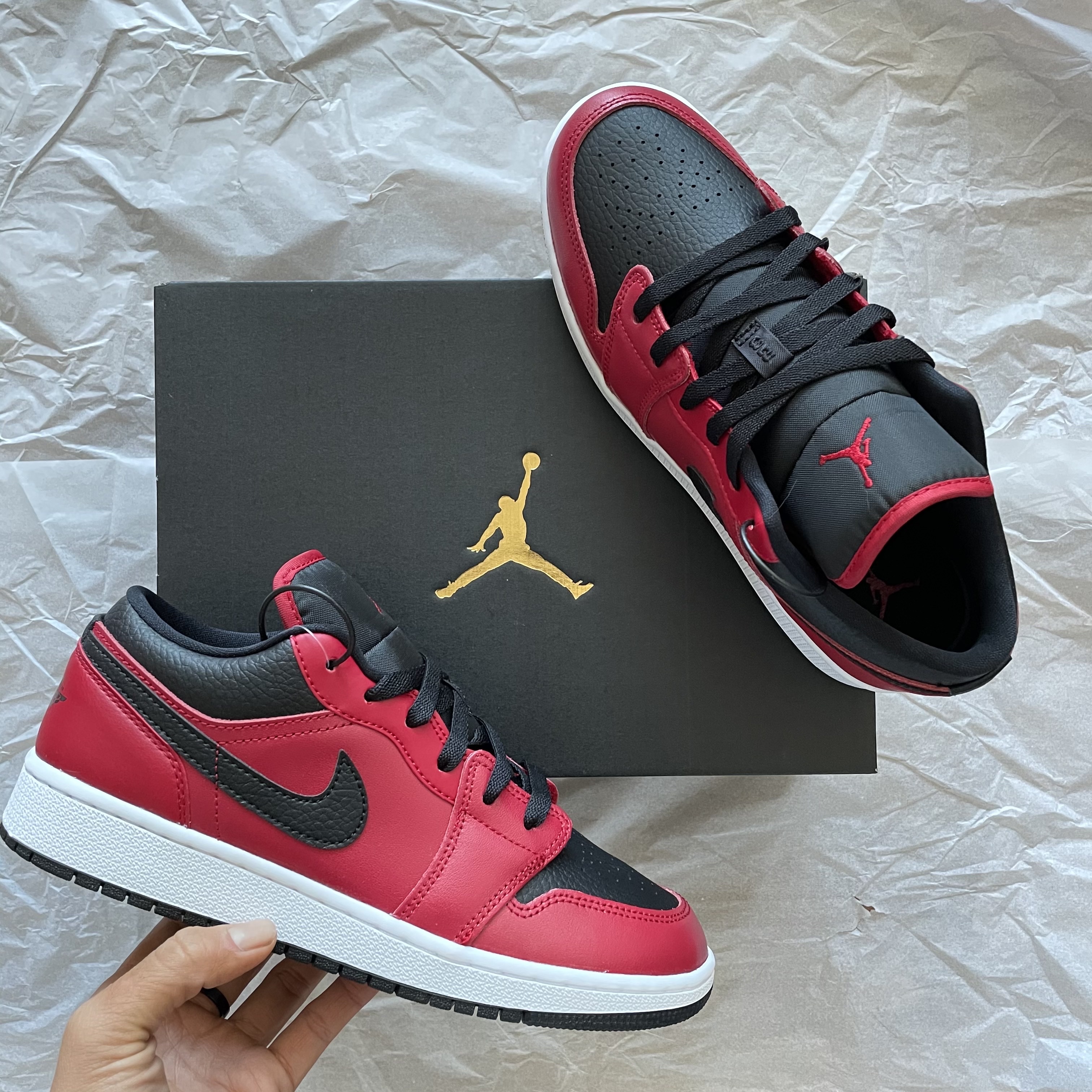 (GS) Jordan 1 Low Gym Red Black 착용 스타일 - 2