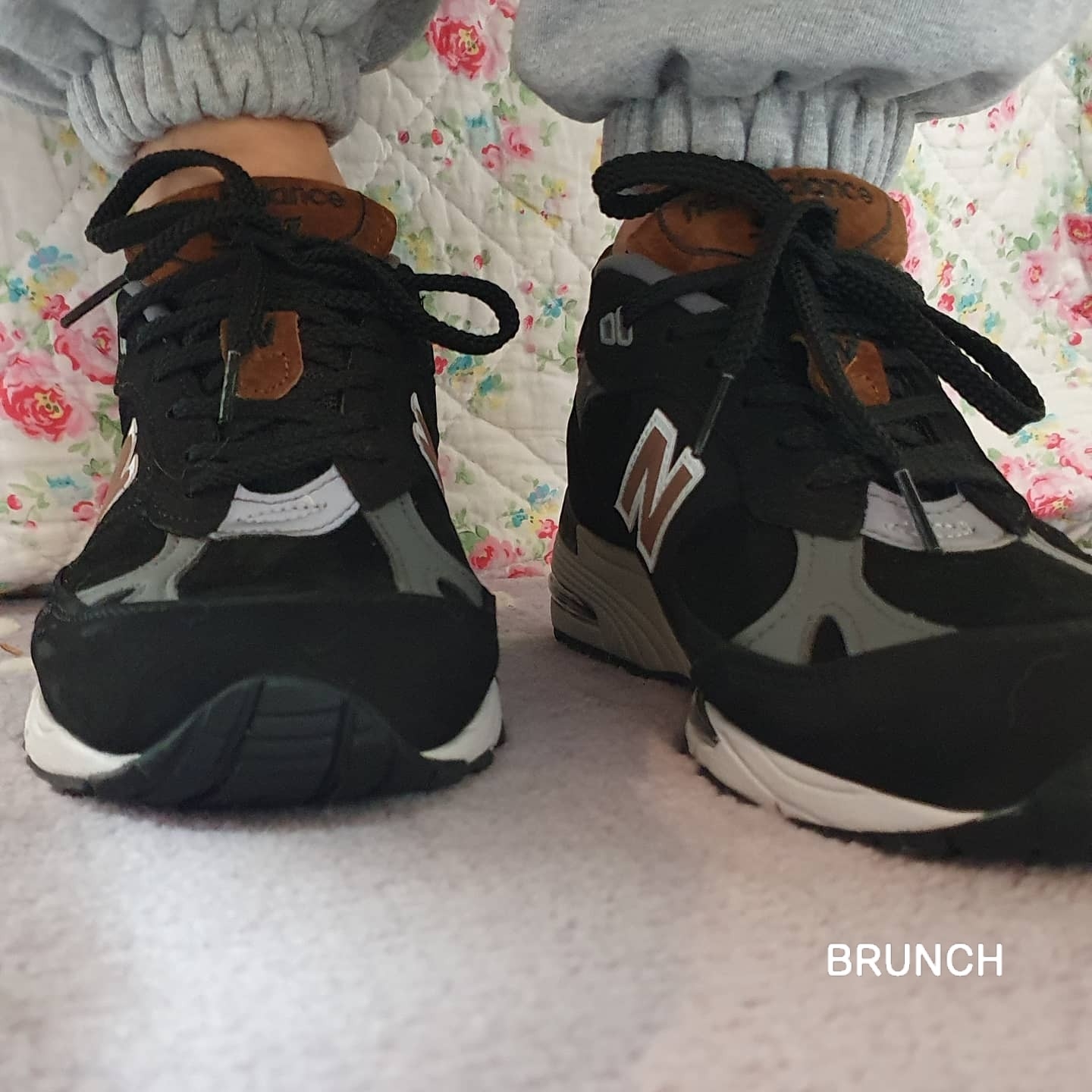 New Balance 991 Made in UK Black Brown 착용 스타일 - 2