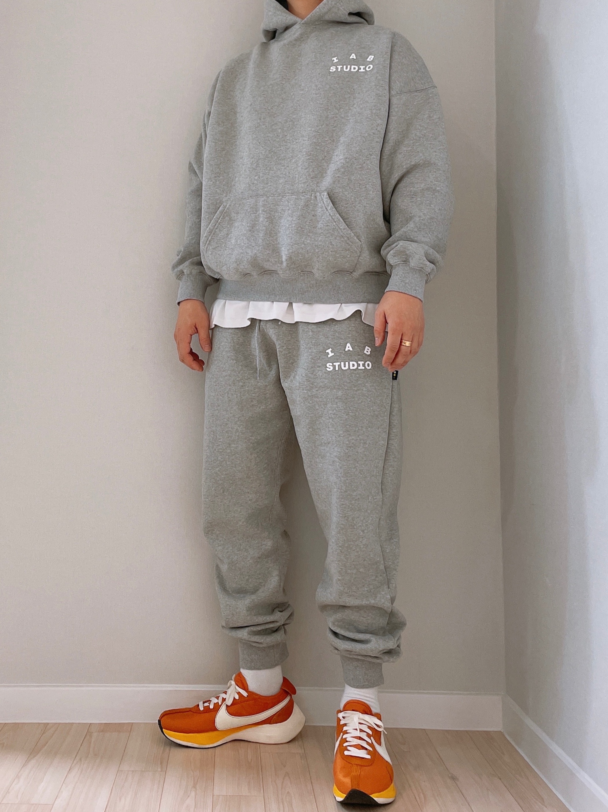 IAB Studio Hoodie Gray - 21SS, IAB Studio Sweatpants Gray - 21SS 착용 스타일 - 2
