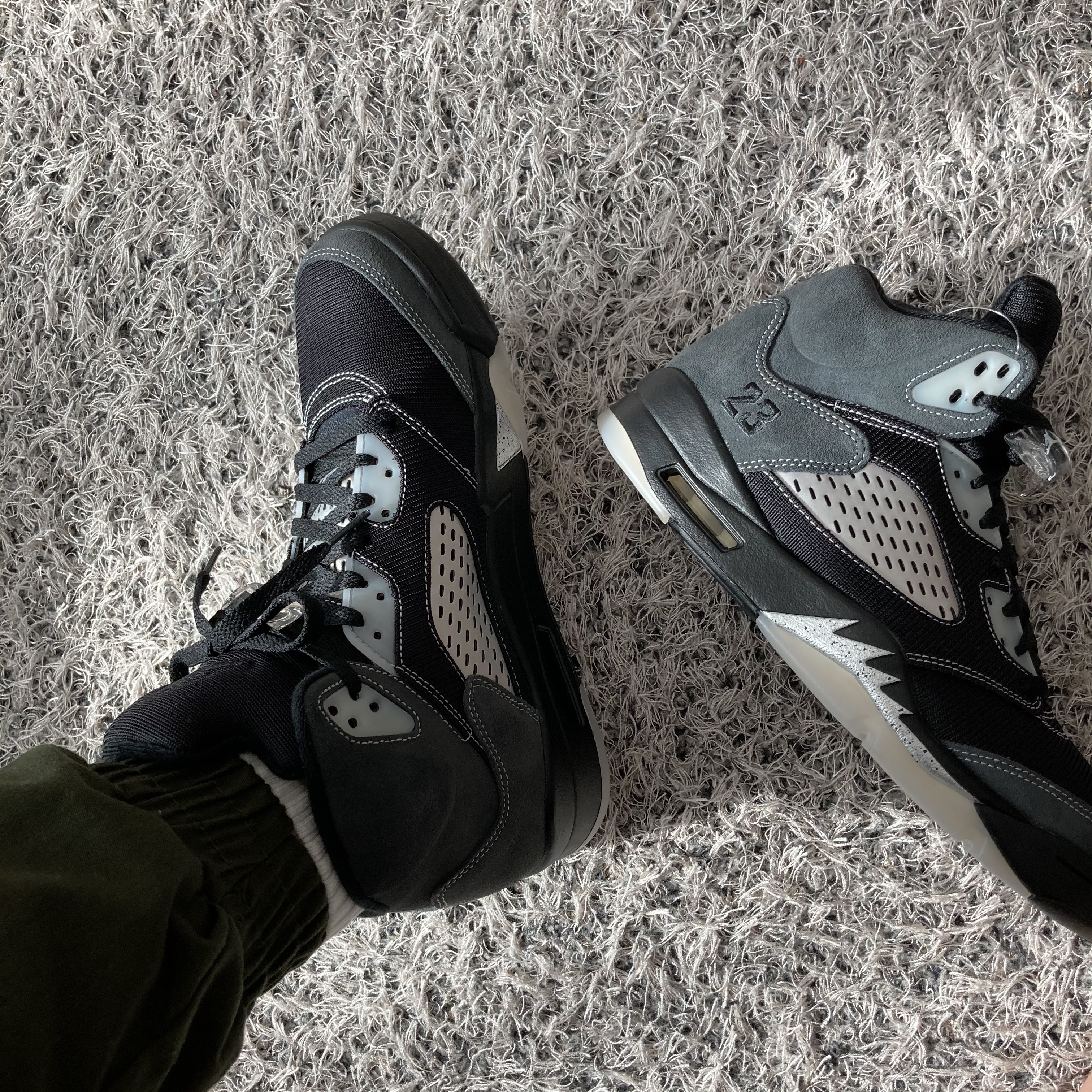 Jordan 5 Retro Anthracite 착용 스타일 - 5